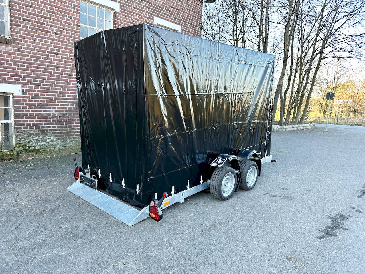 VEZEKO HUSKY FB 35.35 | PLANE | SCHWARZ