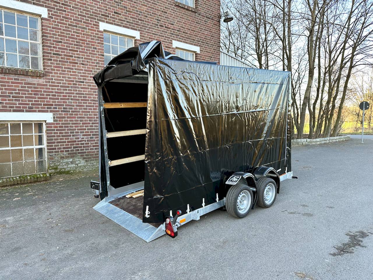 VEZEKO HUSKY FB 35.35 | PLANE | SCHWARZ