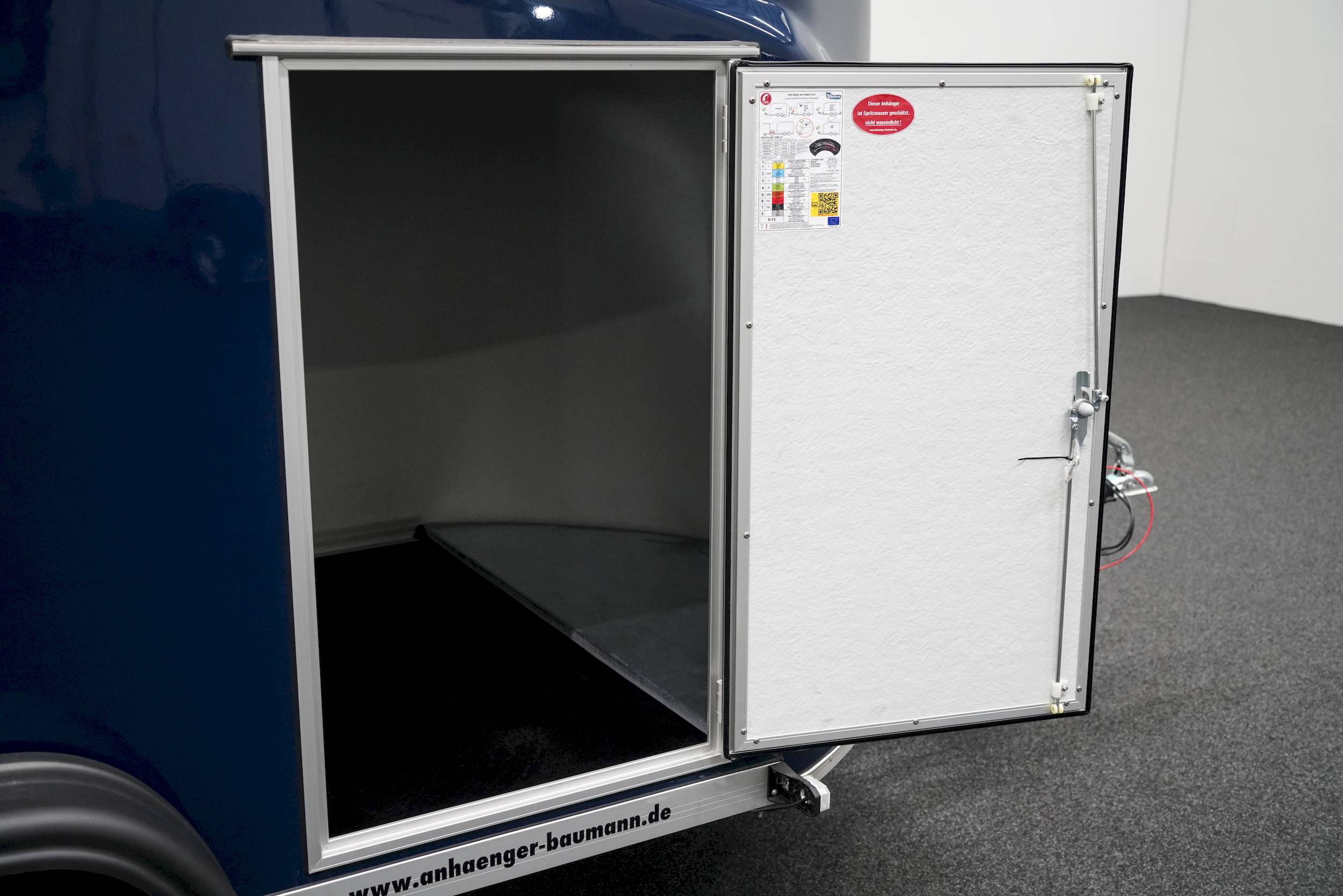 CHEVAL LIBERTE DEBON CARGO 1300