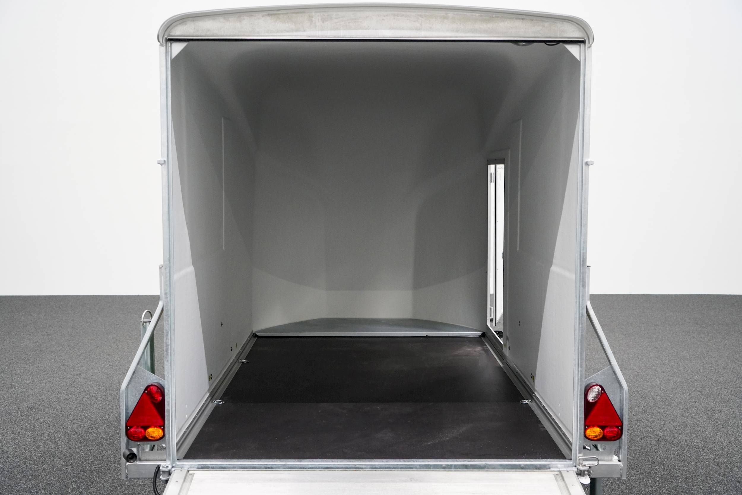CHEVAL LIBERTE DEBON CARGO 1300