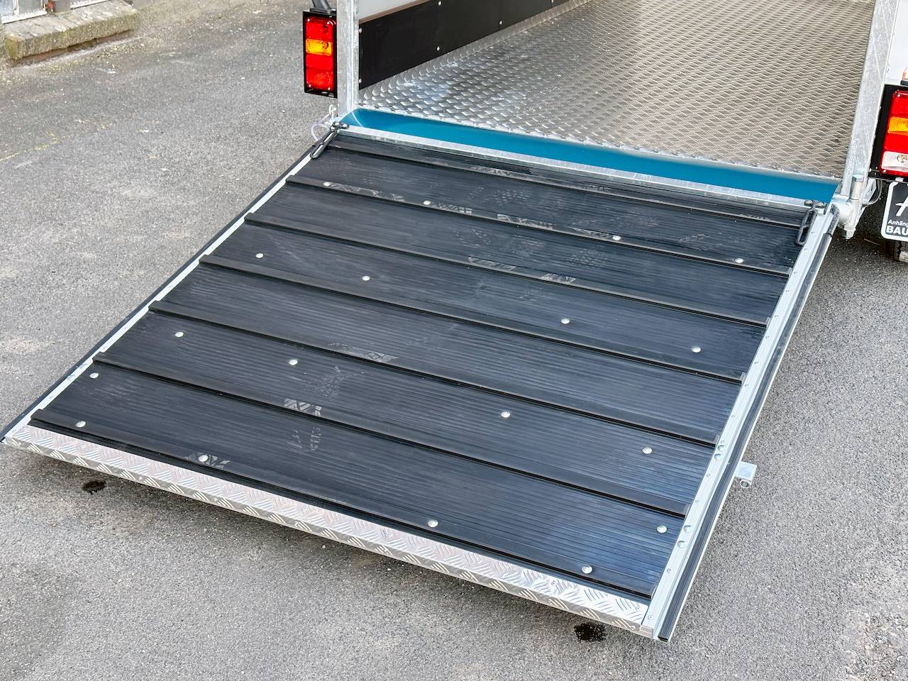 VEZEKO VT 2700 ALUBODEN | RAMPE-/TÜR-KOMBI