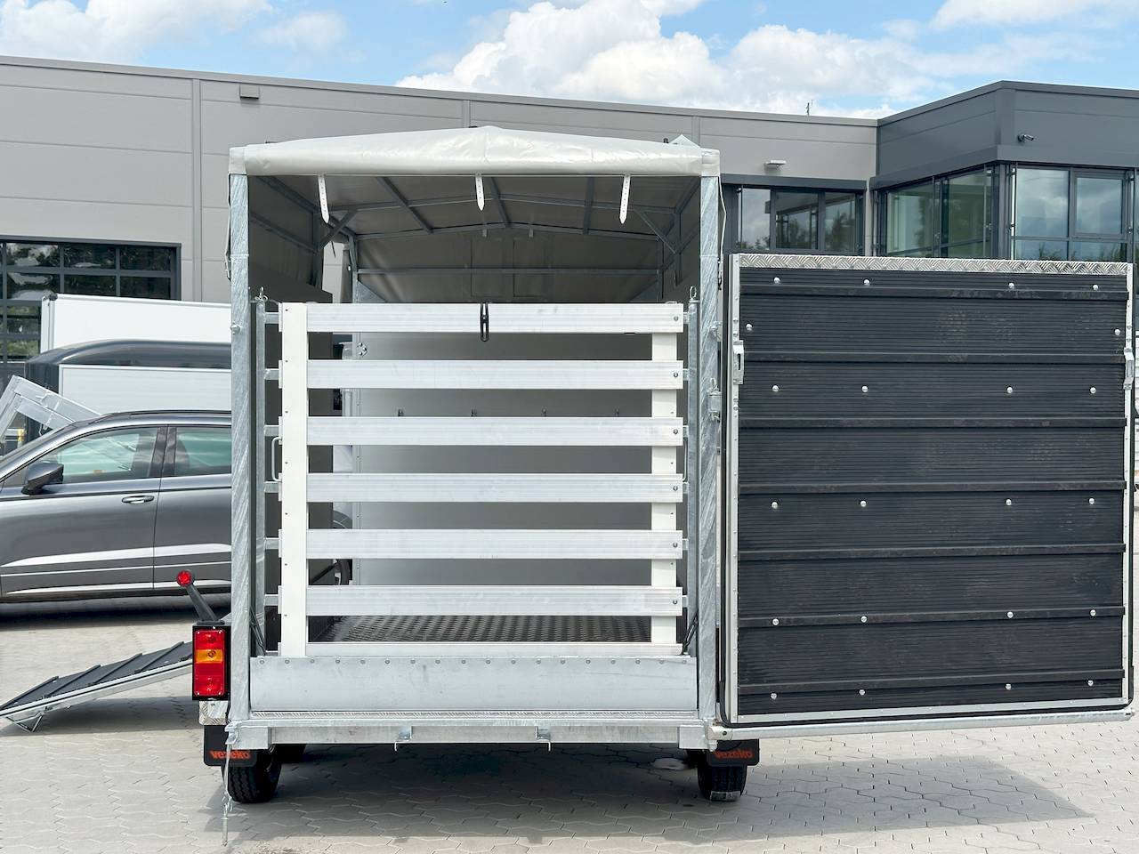 VEZEKO VT 2700 | RAMPE-/TÜR-KOMBI I ENTLADERAMPE I TREIBGITTER