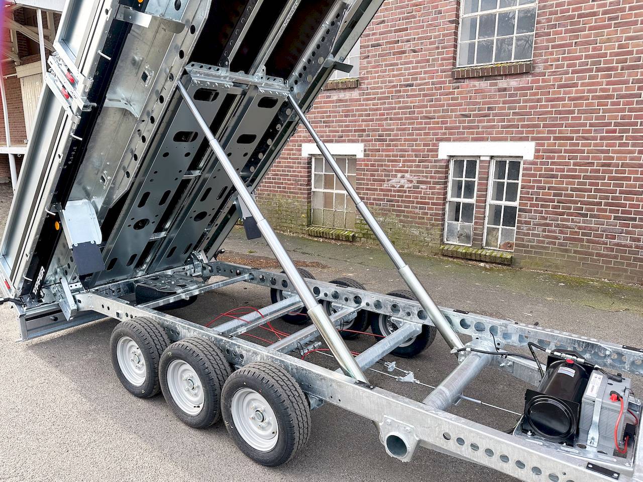 BRIAN JAMES TIPPER 526-4020-35-3-12 | TRIDEM | PENDELKLAPPE