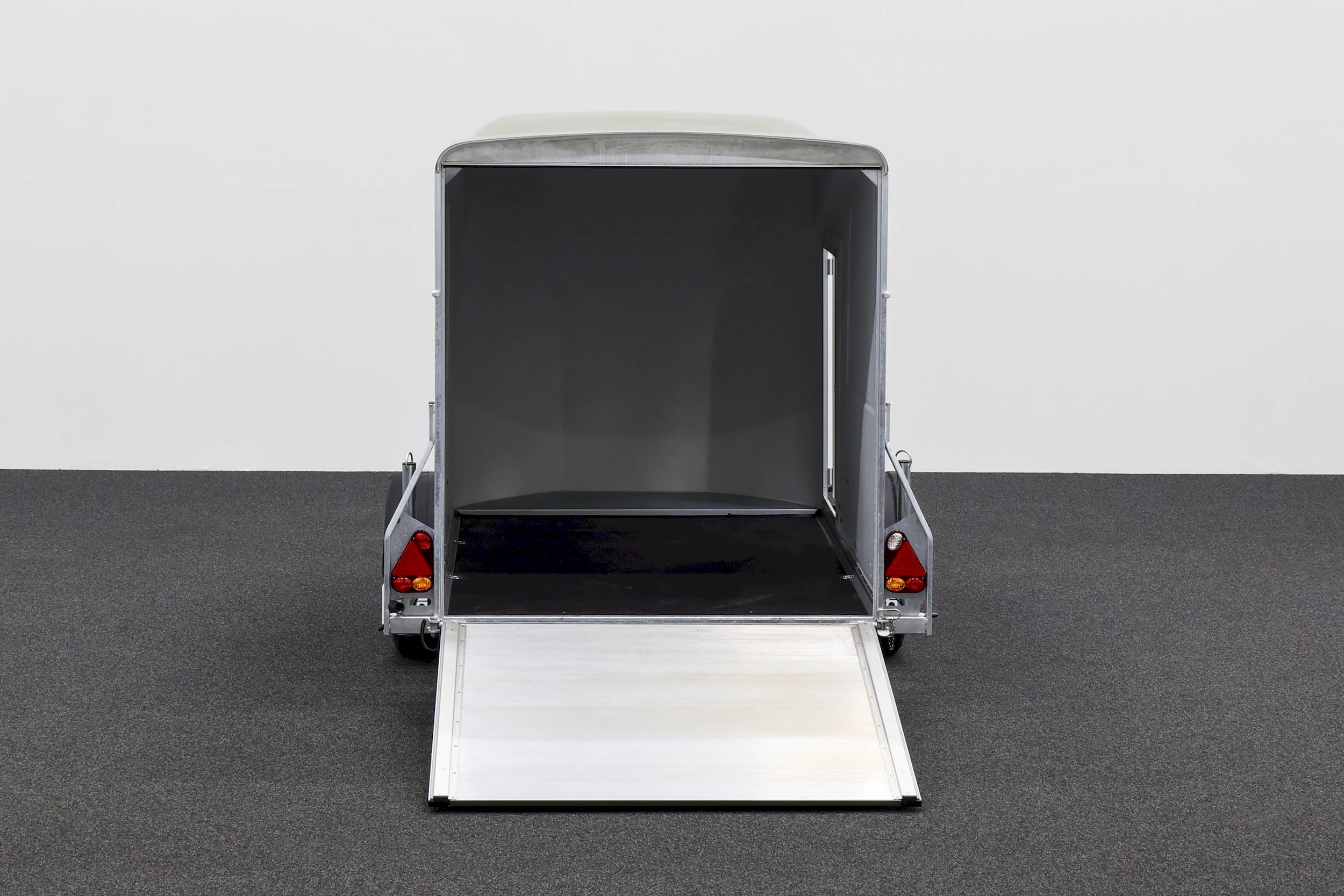 CHEVAL LIBERTE DEBON CARGO 1300