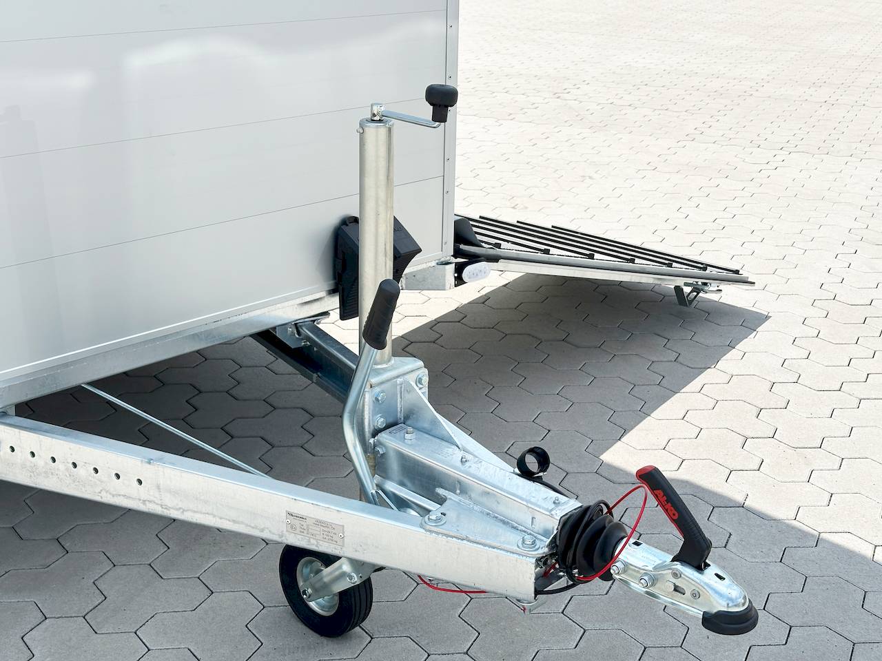 VEZEKO VT 2700 | RAMPE-/TÜR-KOMBI I ENTLADERAMPE I TREIBGITTER