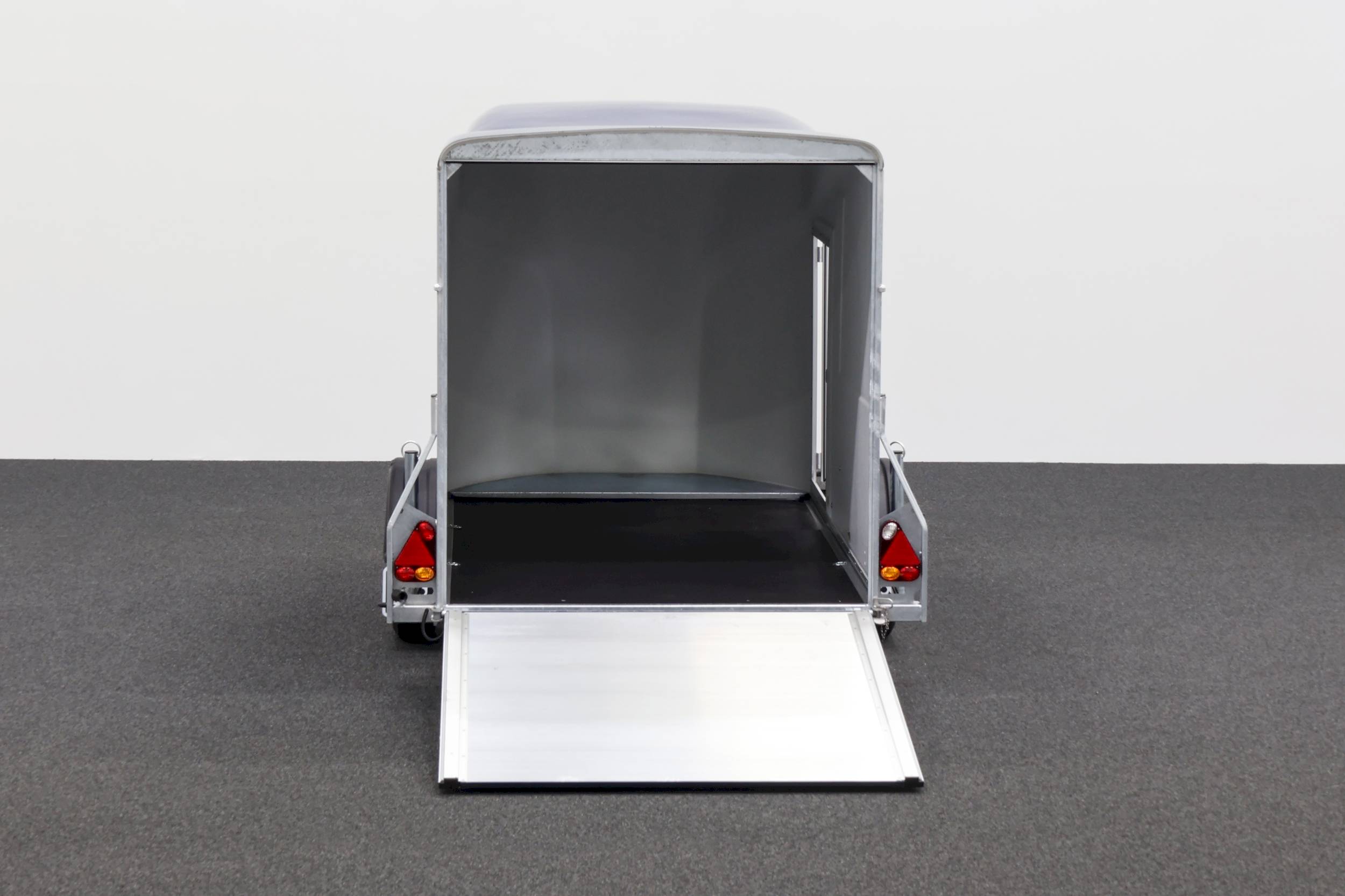 CHEVAL LIBERTE DEBON CARGO 1300