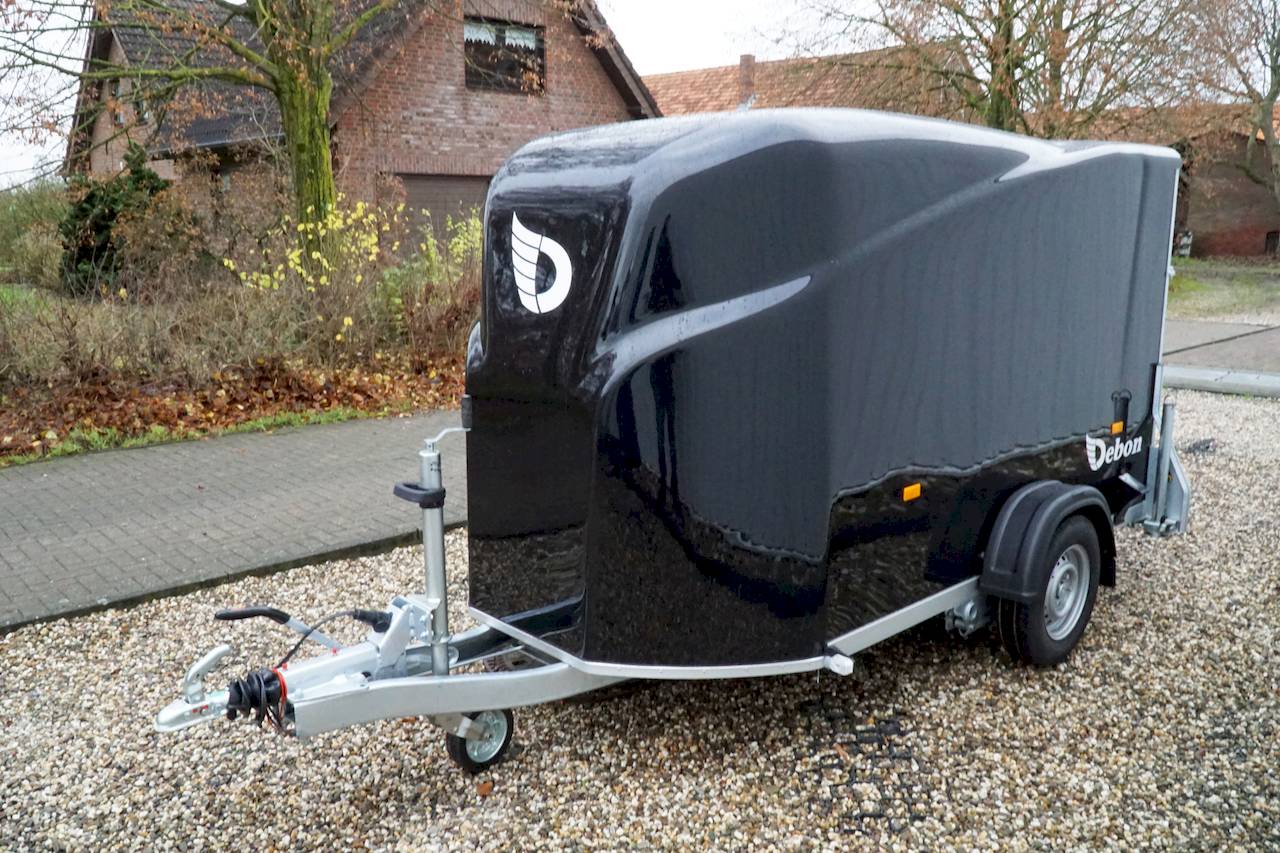 CHEVAL LIBERTE DEBON CARGO 1300