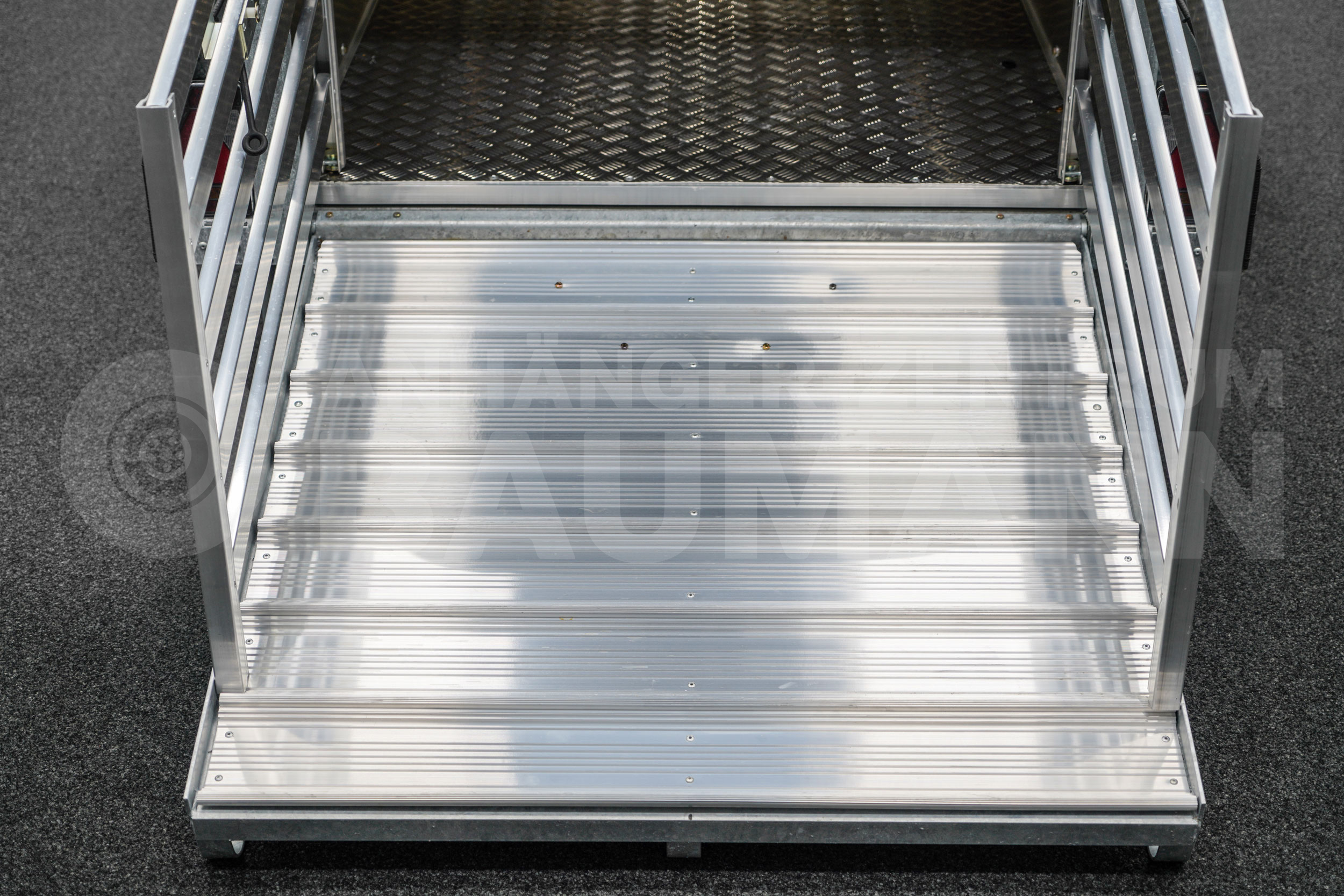 IFOR WILLIAMS P8G | 8x4 | 1400KG | STÜTZEN