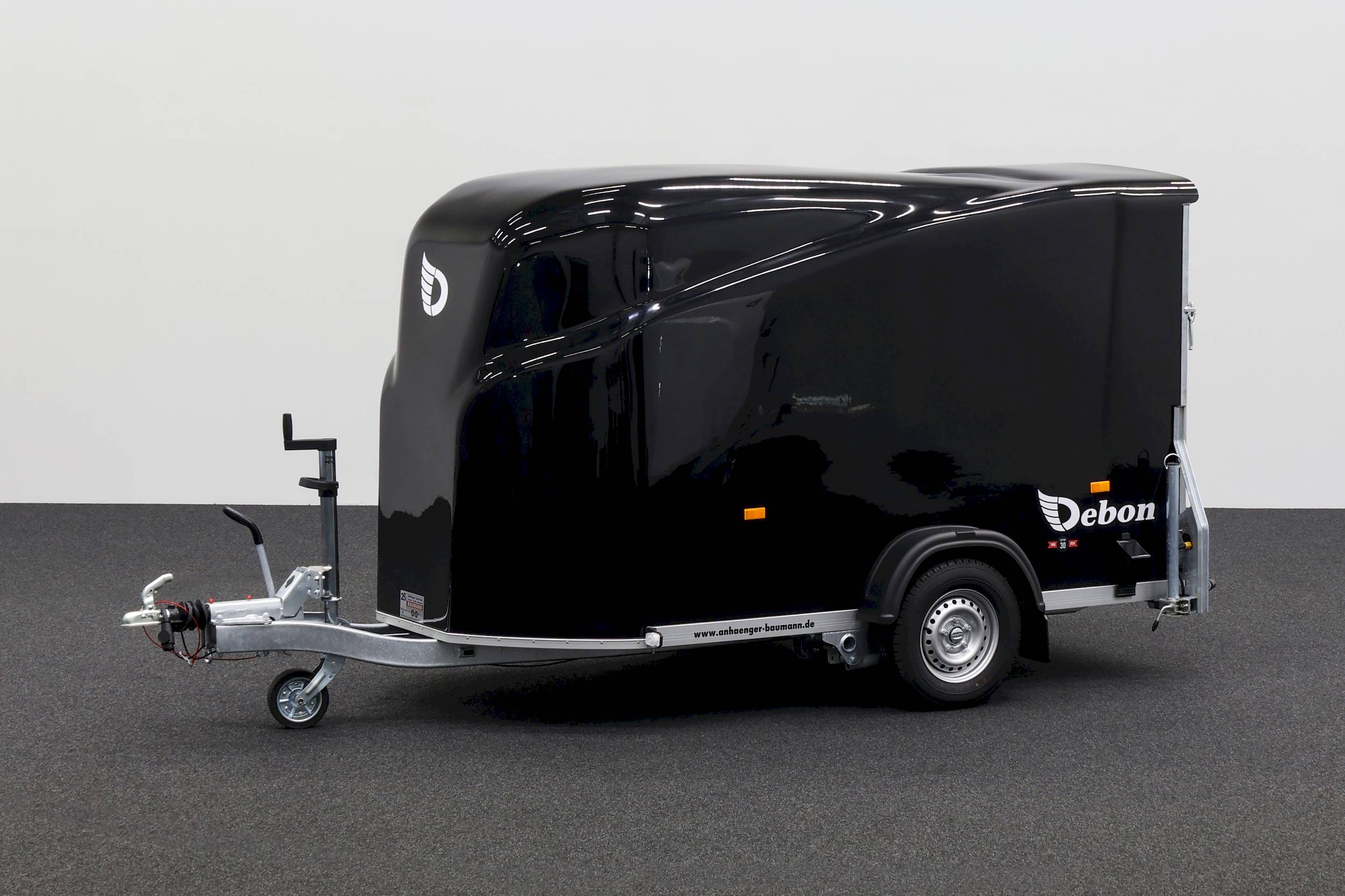 CHEVAL LIBERTE DEBON CARGO 1300