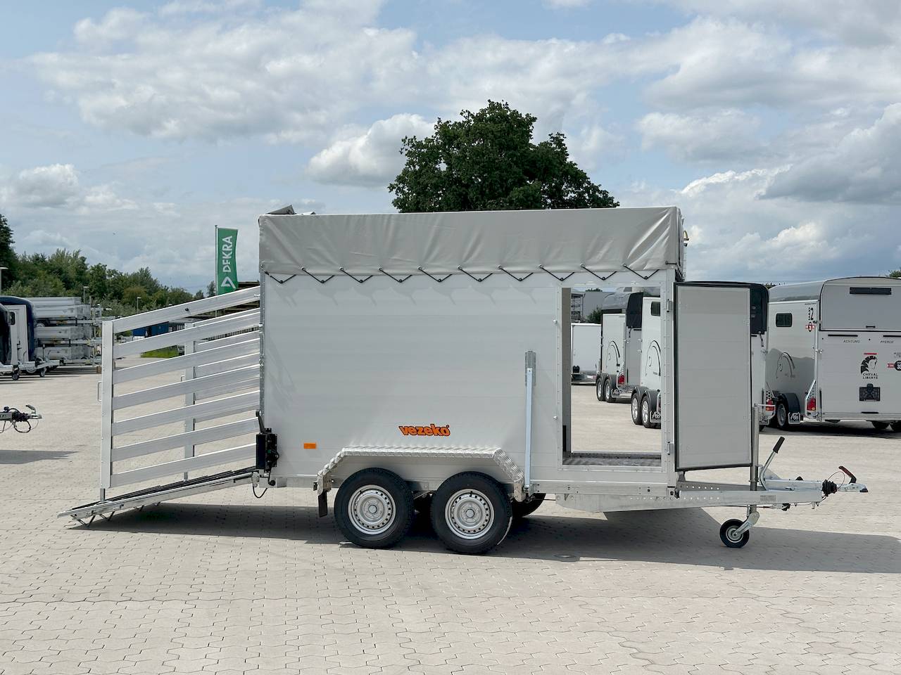 VEZEKO VT 2700 | RAMPE-/TÜR-KOMBI I ENTLADERAMPE I TREIBGITTER