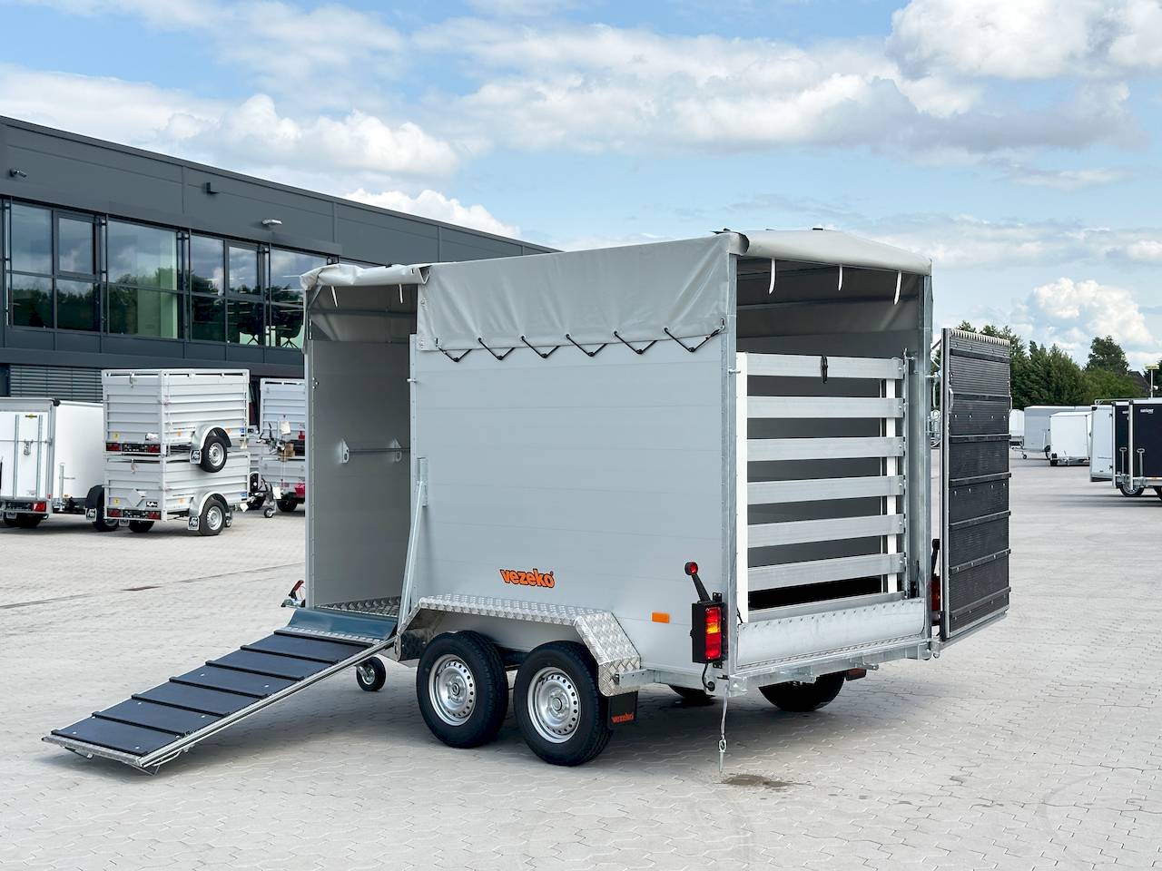 VEZEKO VT 2700 | RAMPE-/TÜR-KOMBI I ENTLADERAMPE I TREIBGITTER