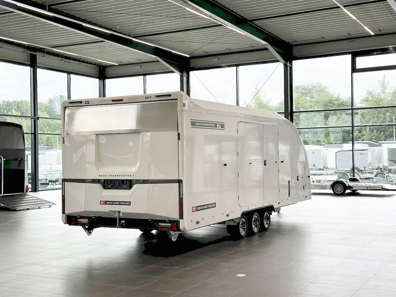 BRIAN JAMES RACE TRANSPORTER 7 | 397-6023-35-3-10-W | TRIDEM | ZUSATZRAMPEN