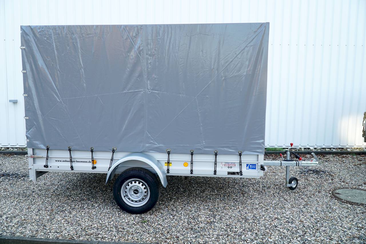 GESCHLOSSENER PLANENANHÄNGER - M - MIETEN