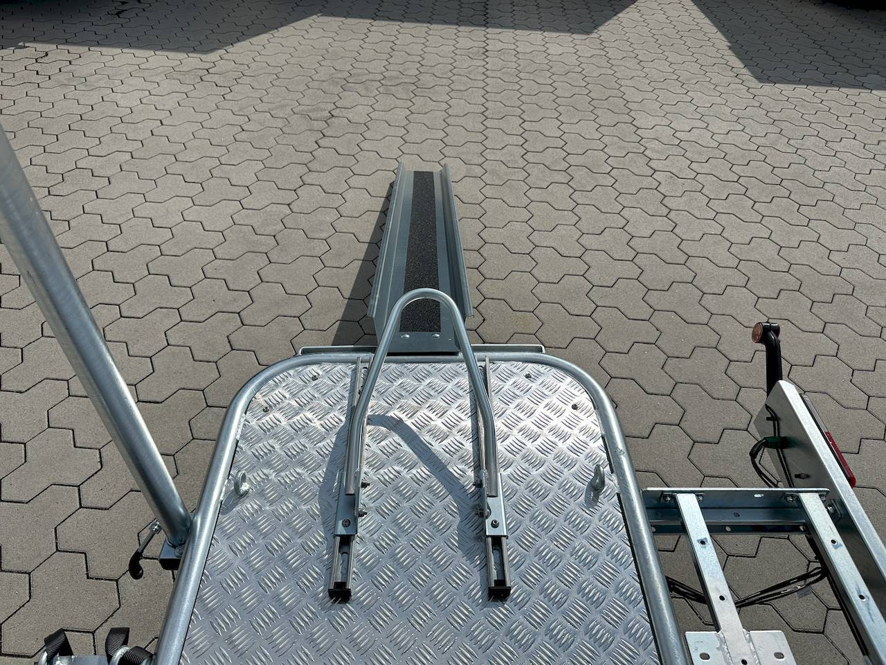DEBON ROADSTER CAMP | WOHNMOBILANHÄNGER