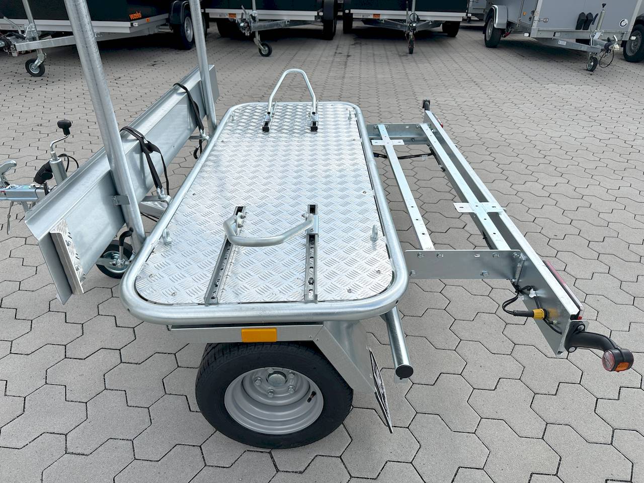 DEBON ROADSTER CAMP | WOHNMOBILANHÄNGER