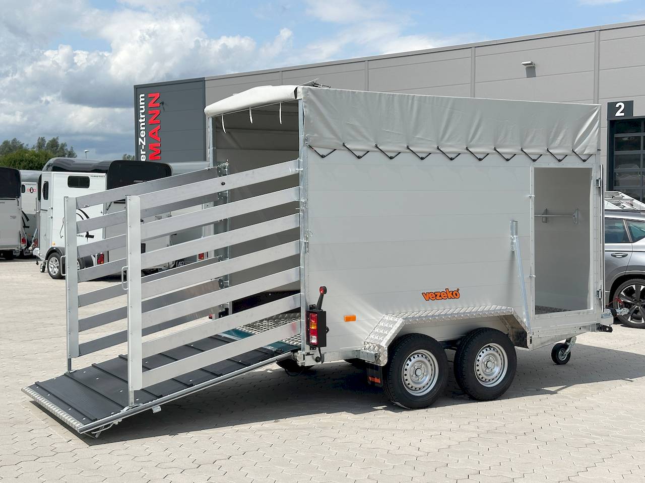 VEZEKO VT 2700 | RAMPE-/TÜR-KOMBI I ENTLADERAMPE I TREIBGITTER