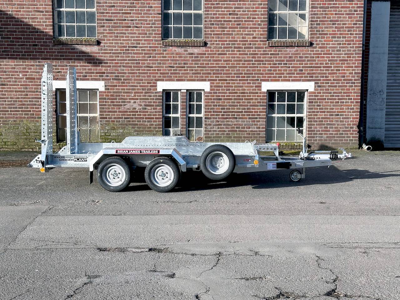 BRIAN JAMES DIGGER PLANT 543-3217-35-2-12  | EINZELRAMPEN