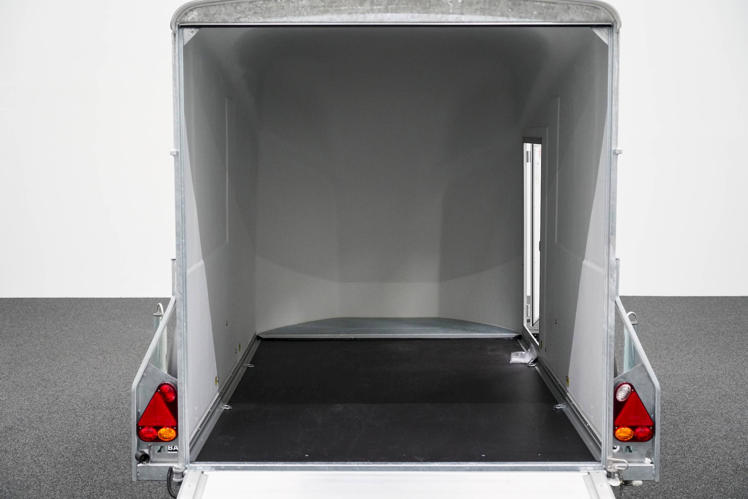 CHEVAL LIBERTE DEBON CARGO 1300
