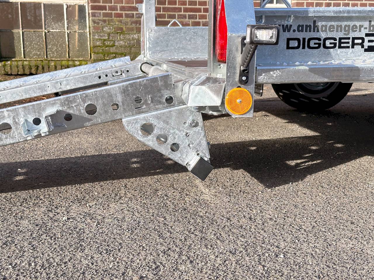 BRIAN JAMES DIGGER PLANT 543-3217-35-2-12  | EINZELRAMPEN