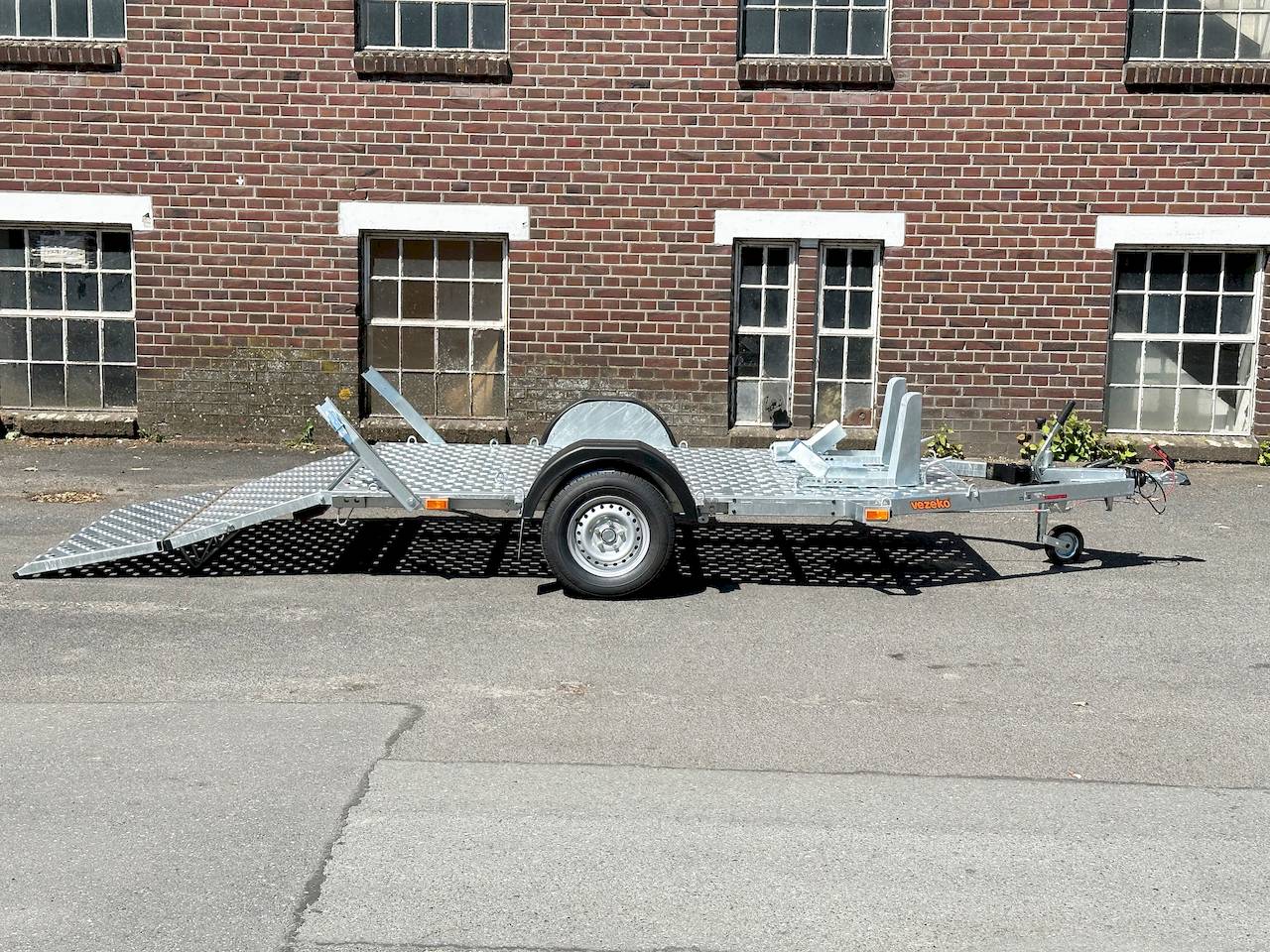 VEZEKO MOTOVAN B13