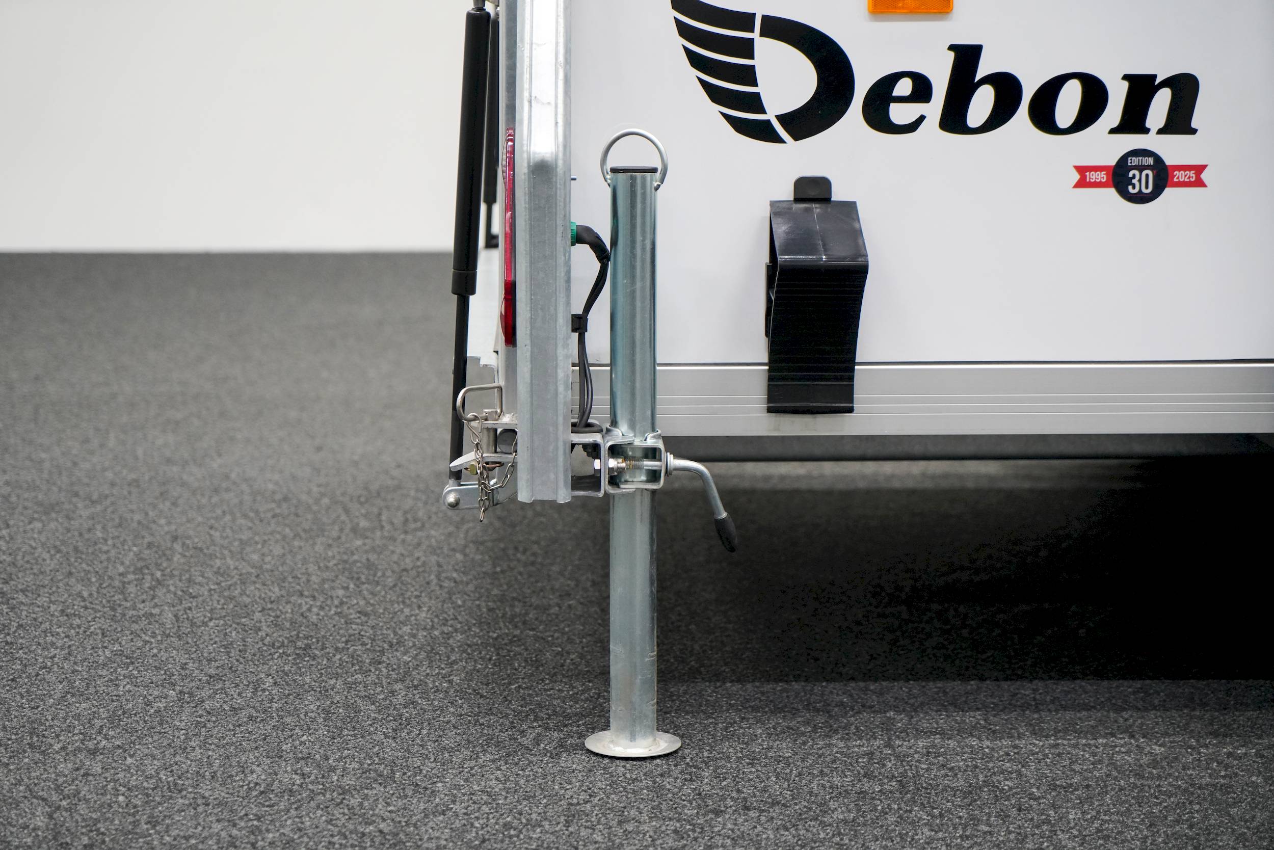 CHEVAL LIBERTE DEBON CARGO 1300