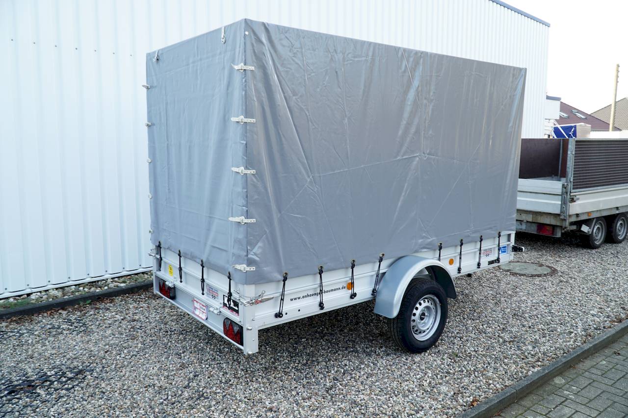 GESCHLOSSENER PLANENANHÄNGER - M - MIETEN