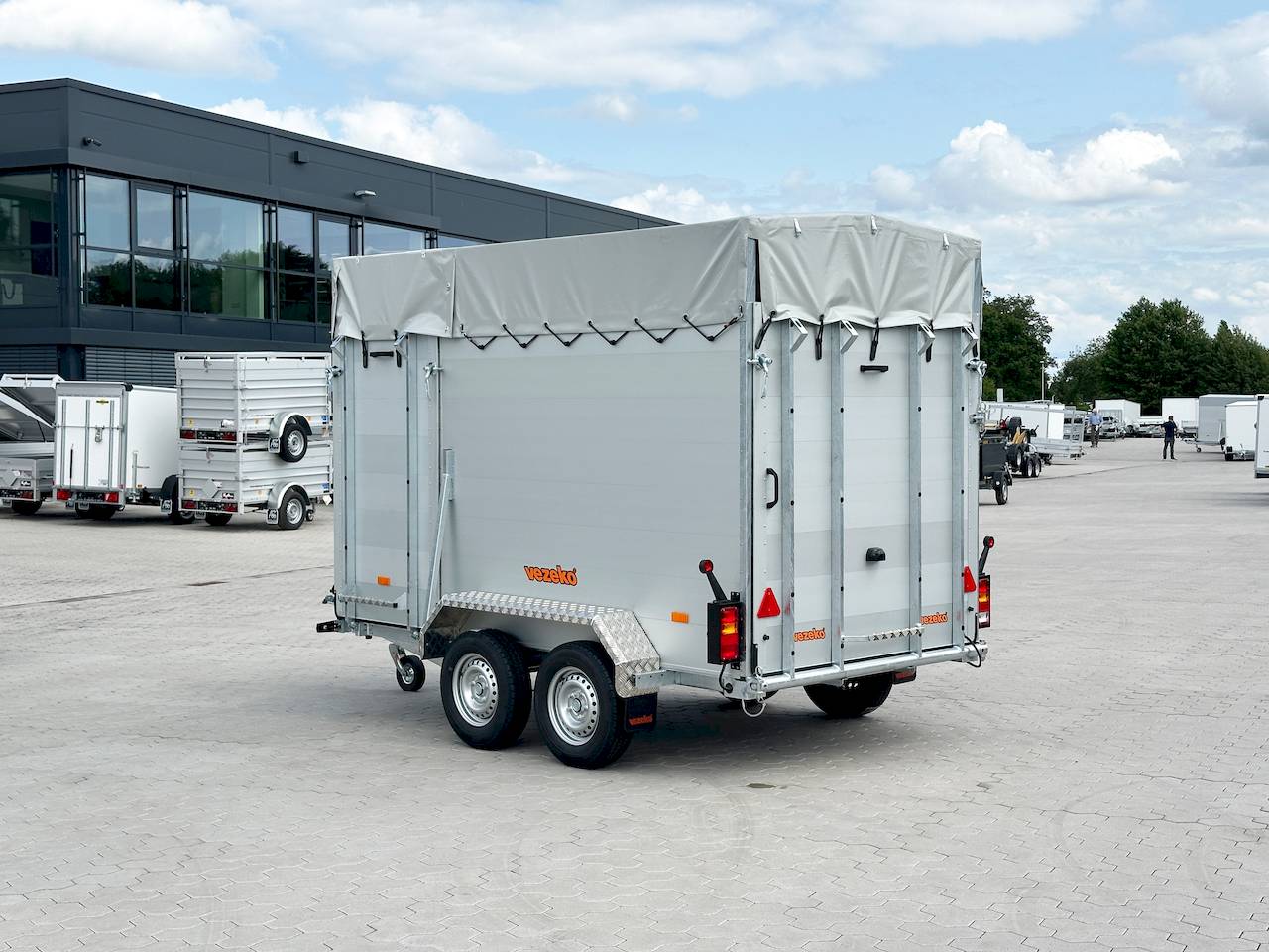 VEZEKO VT 2700 | RAMPE-/TÜR-KOMBI I ENTLADERAMPE I TREIBGITTER