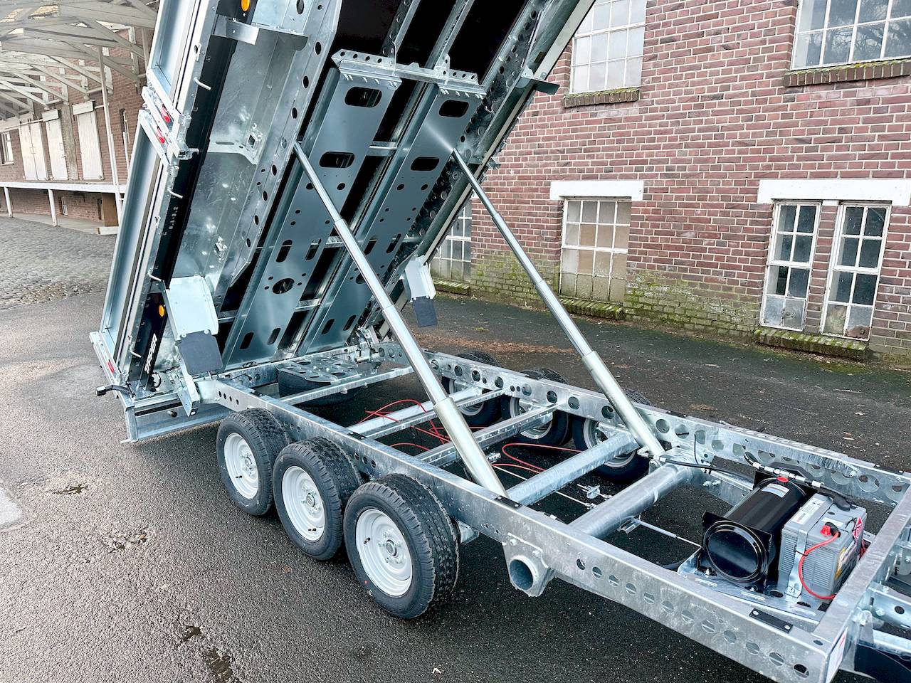 BRIAN JAMES TIPPER 526-3620-35-3-12 | TRIDEM | PENDELKLAPPE