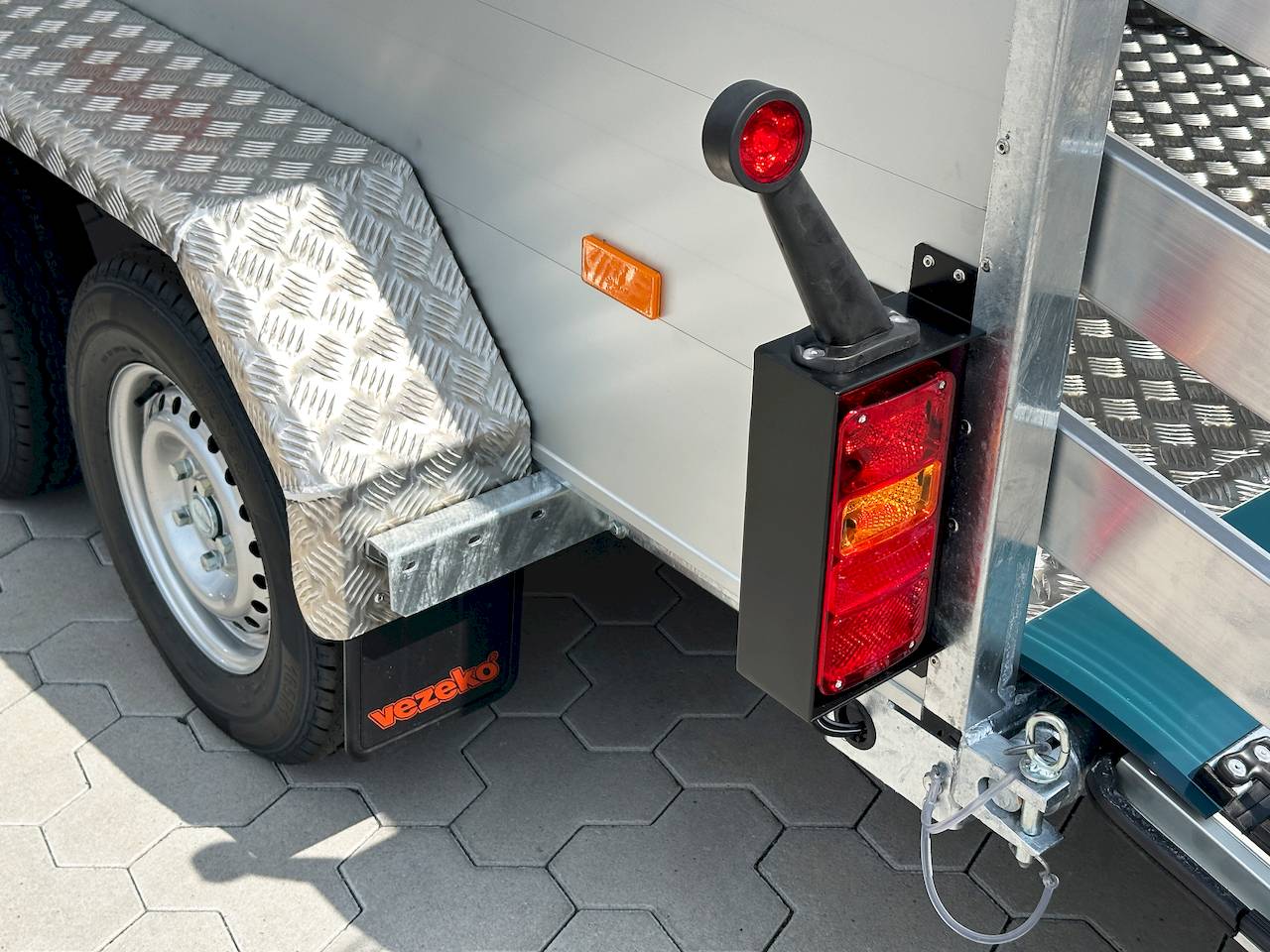 VEZEKO VT 2700 | RAMPE-/TÜR-KOMBI I ENTLADERAMPE I TREIBGITTER