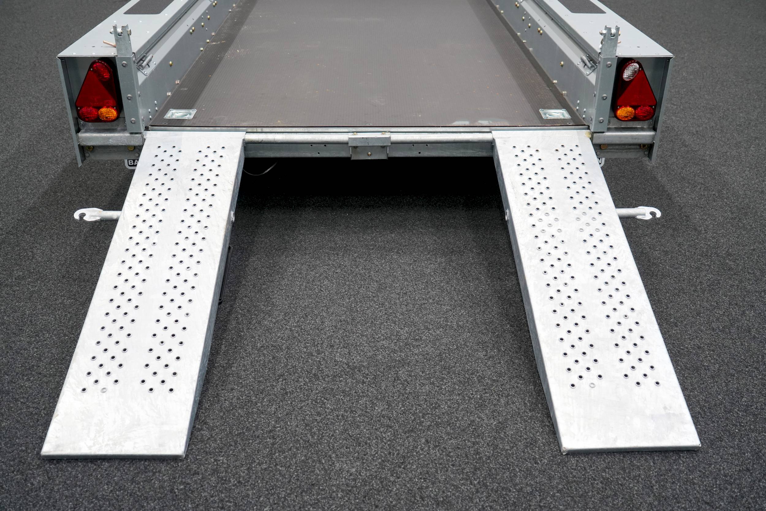 IFOR WILLIAMS GX105HD | SKIDS