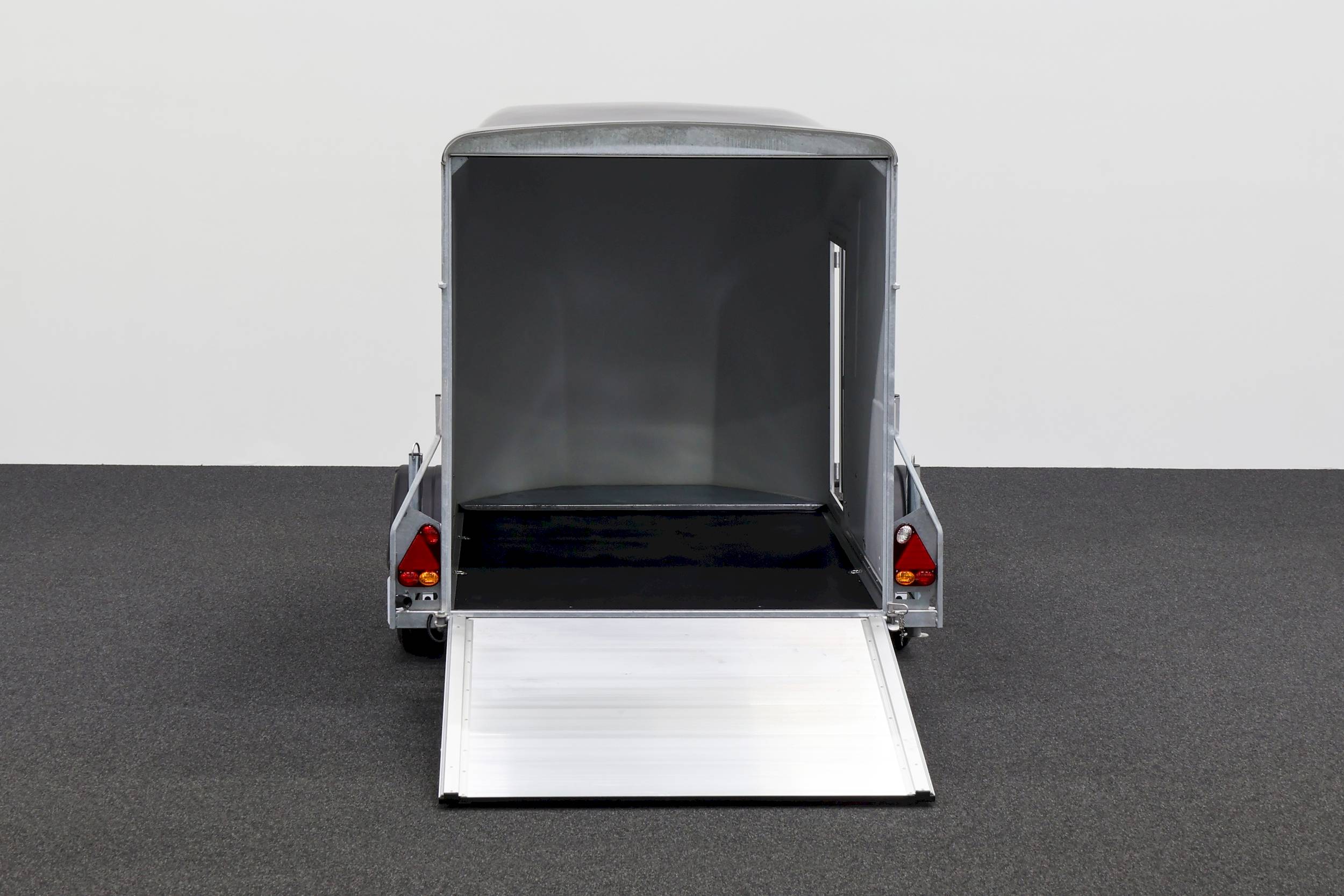 CHEVAL LIBERTE DEBON CARGO 1300