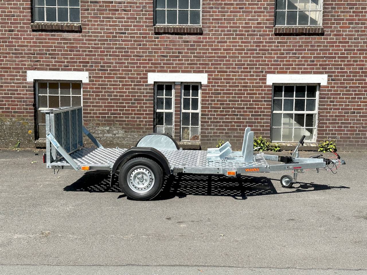 VEZEKO MOTOVAN B13