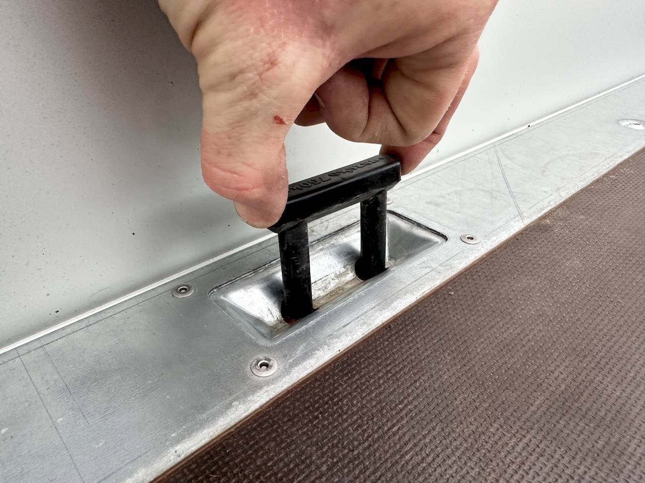 VEZEKO TITBIT 08A 13R