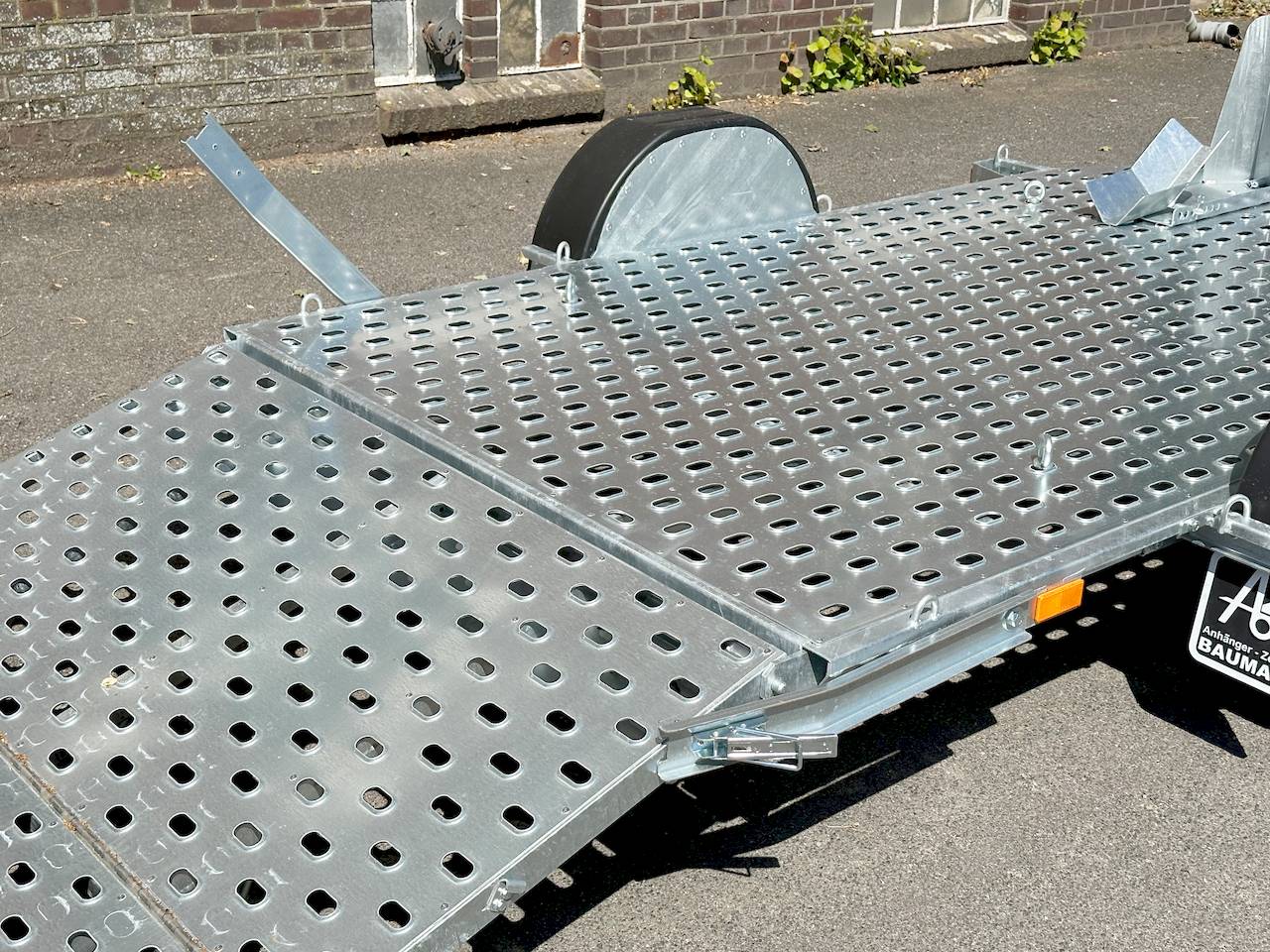 VEZEKO MOTOVAN B13