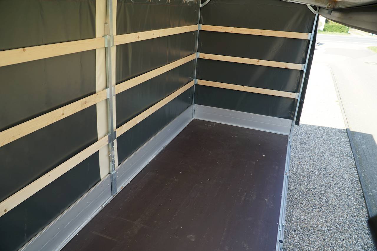 GESCHLOSSENER PLANENANHÄNGER - XXL - MIETEN