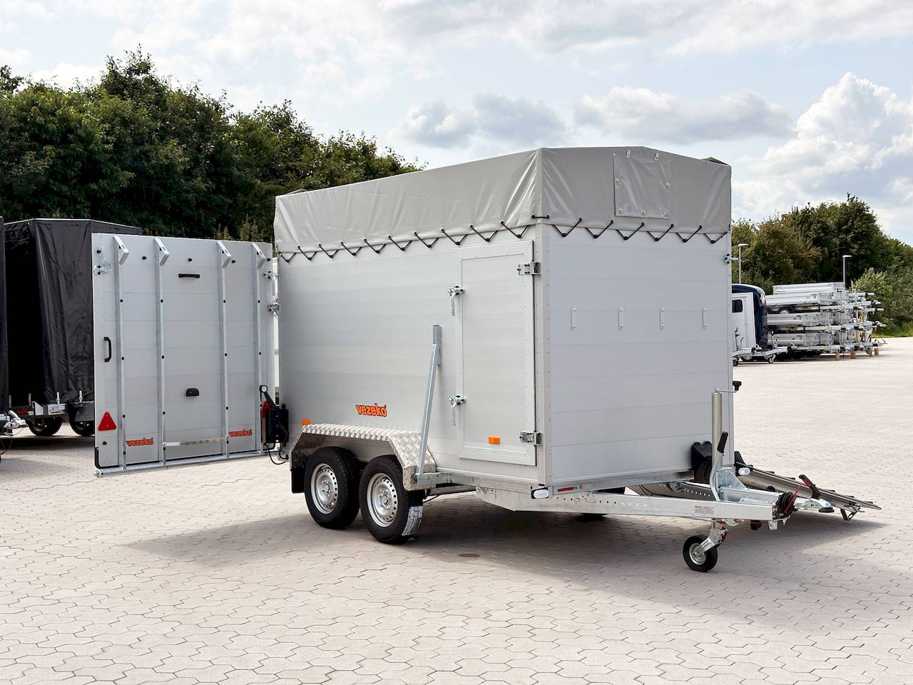 VEZEKO VT 2700 | RAMPE-/TÜR-KOMBI I ENTLADERAMPE I TREIBGITTER