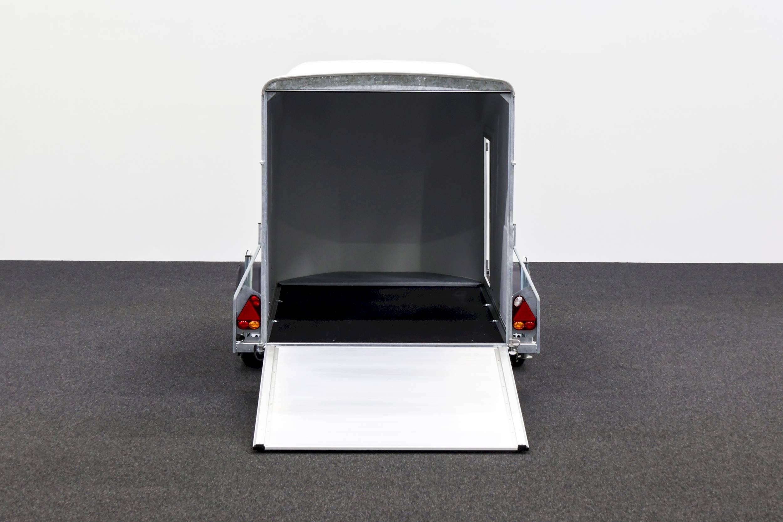CHEVAL LIBERTE DEBON CARGO 1300