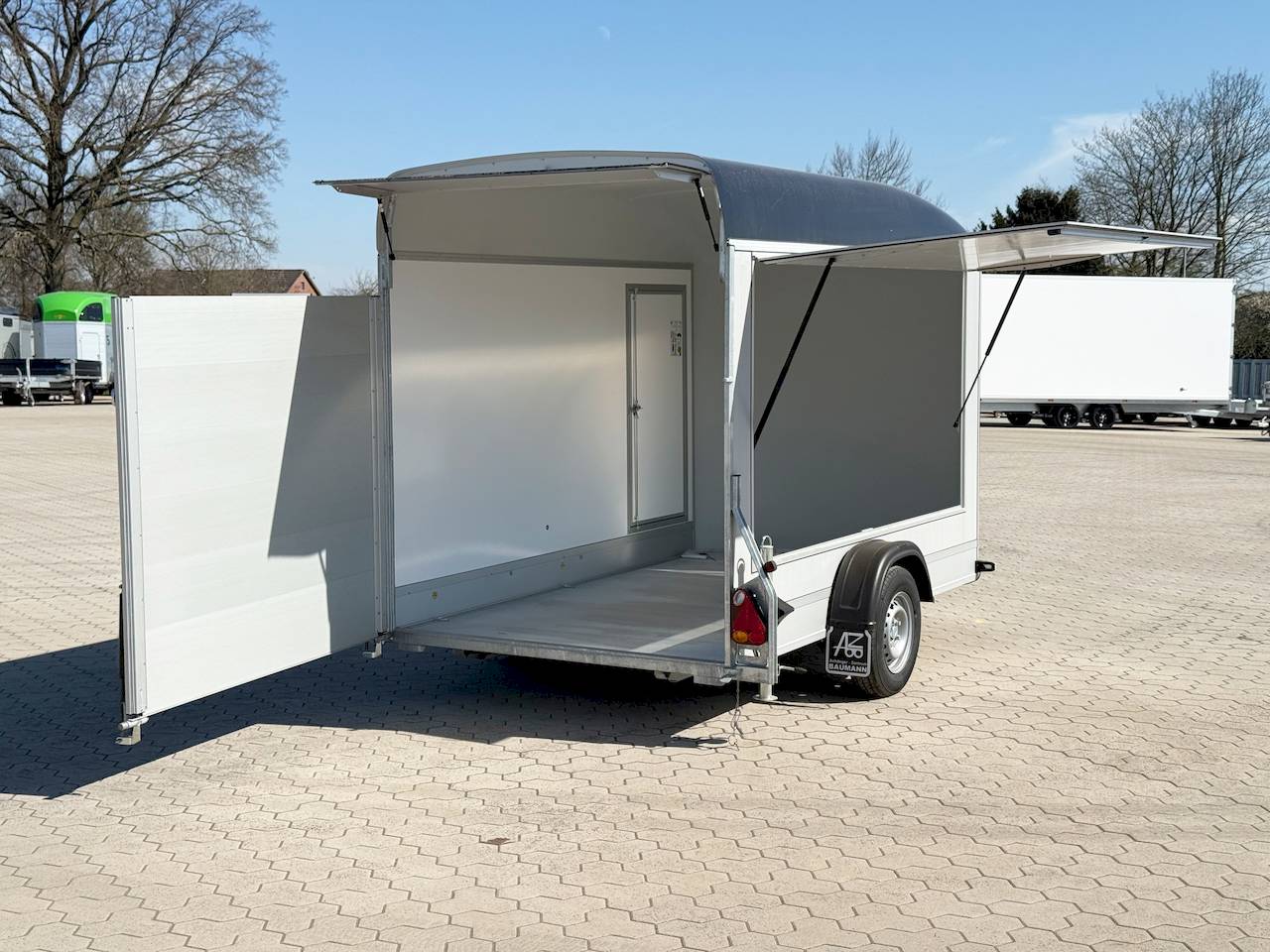 CHEVAL LIBERTE DEBON C400 WABENKERN ROADSTER