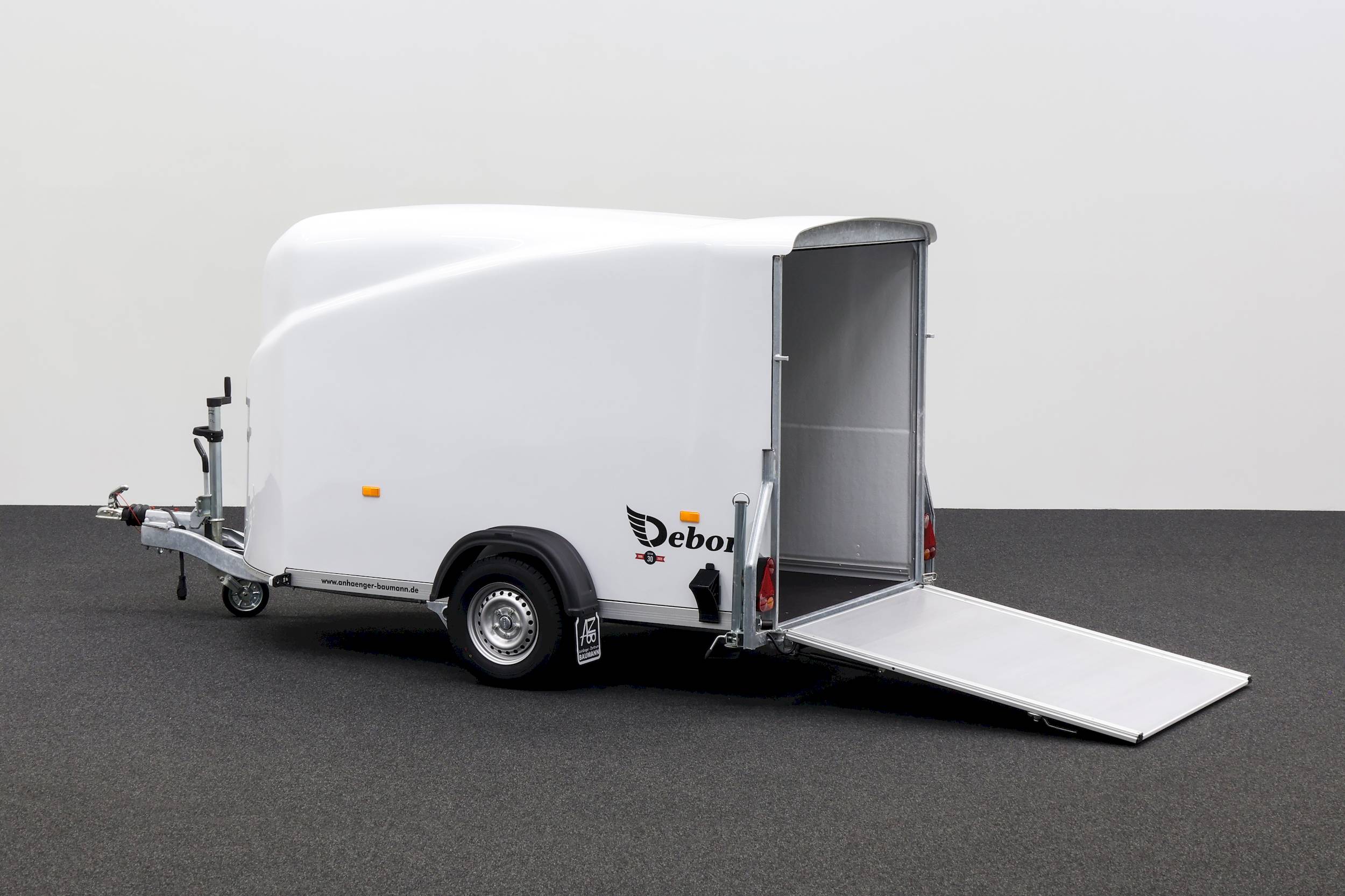 CHEVAL LIBERTE DEBON CARGO 1300