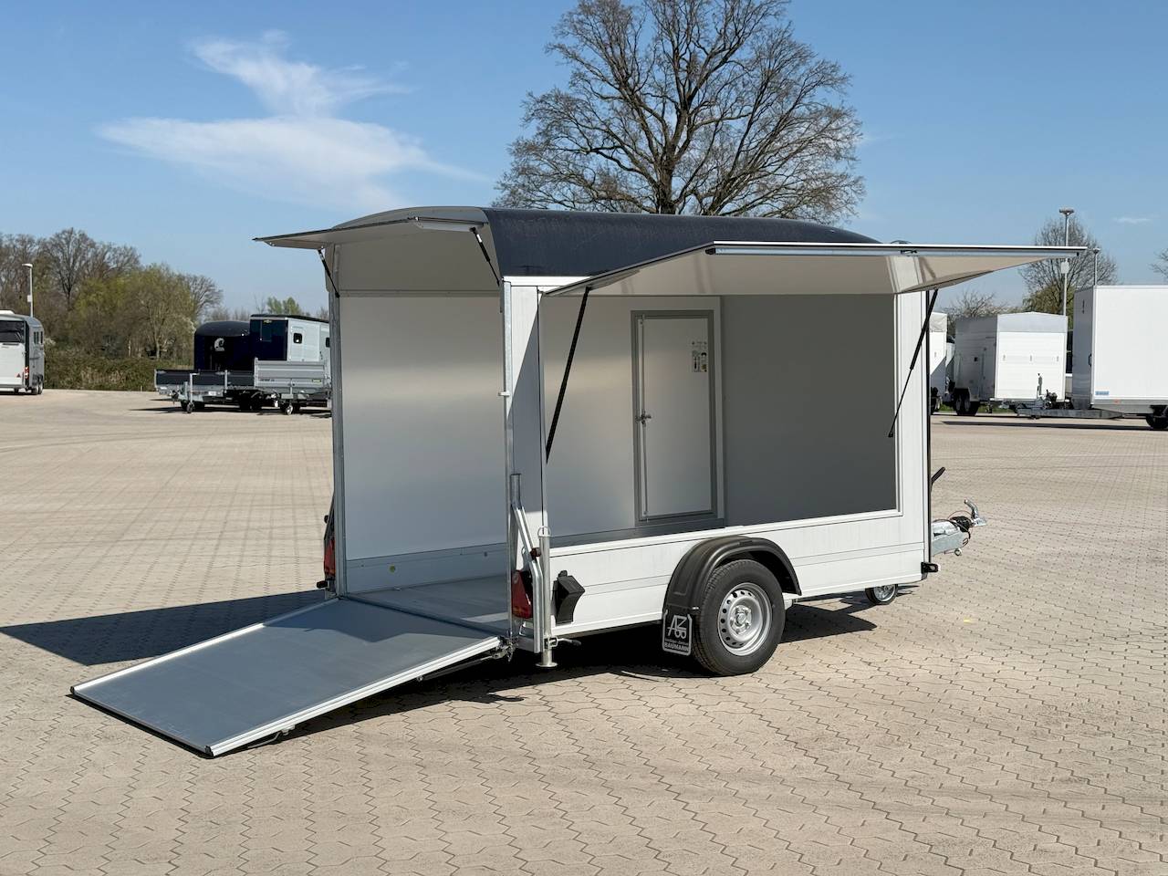 CHEVAL LIBERTE DEBON C400 WABENKERN ROADSTER