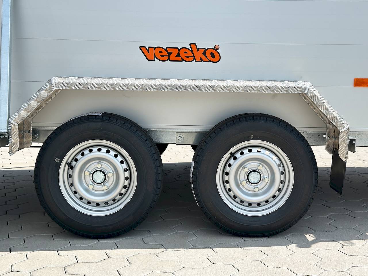 VEZEKO VT 2700 | RAMPE-/TÜR-KOMBI I ENTLADERAMPE I TREIBGITTER