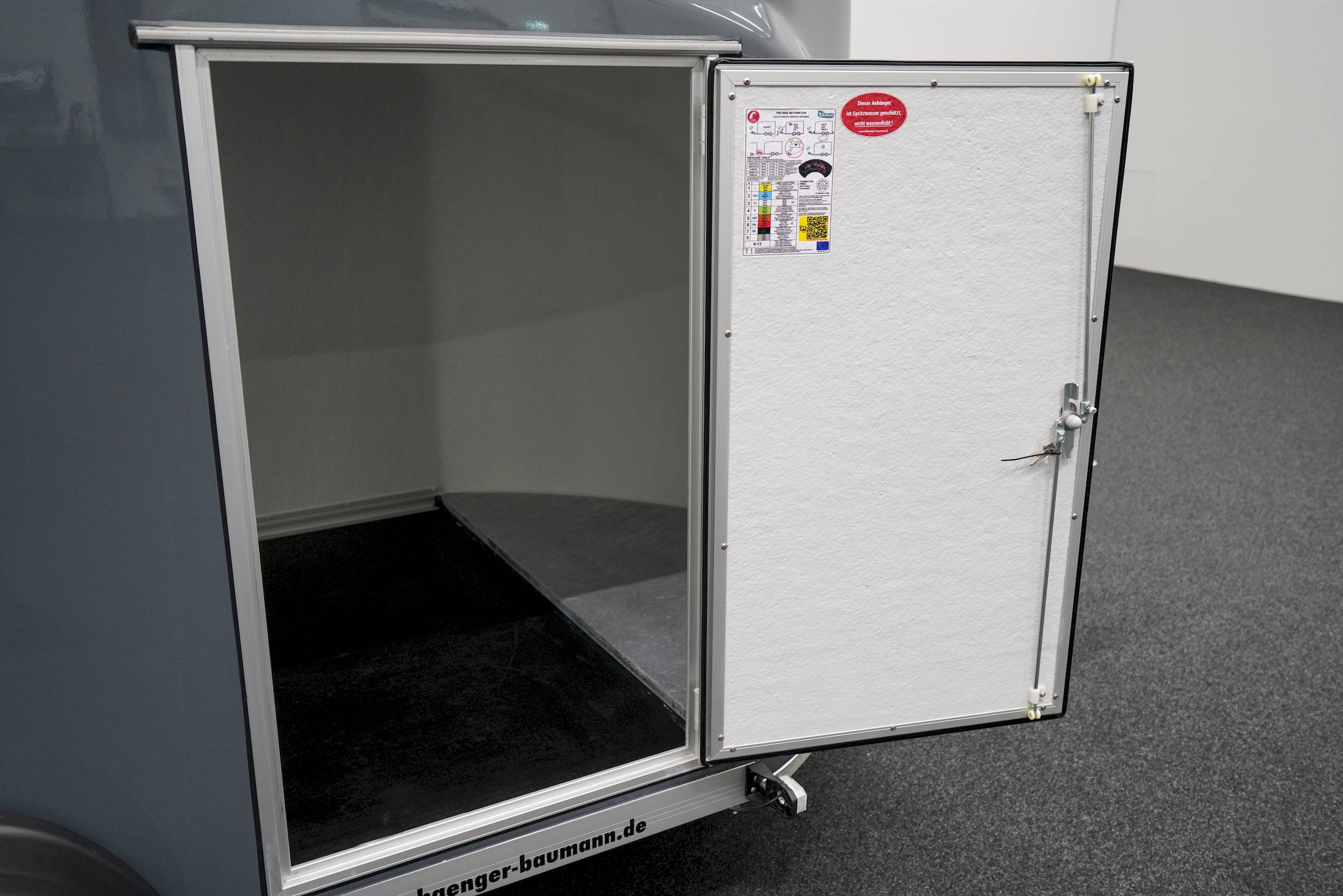 CHEVAL LIBERTE DEBON CARGO 1300