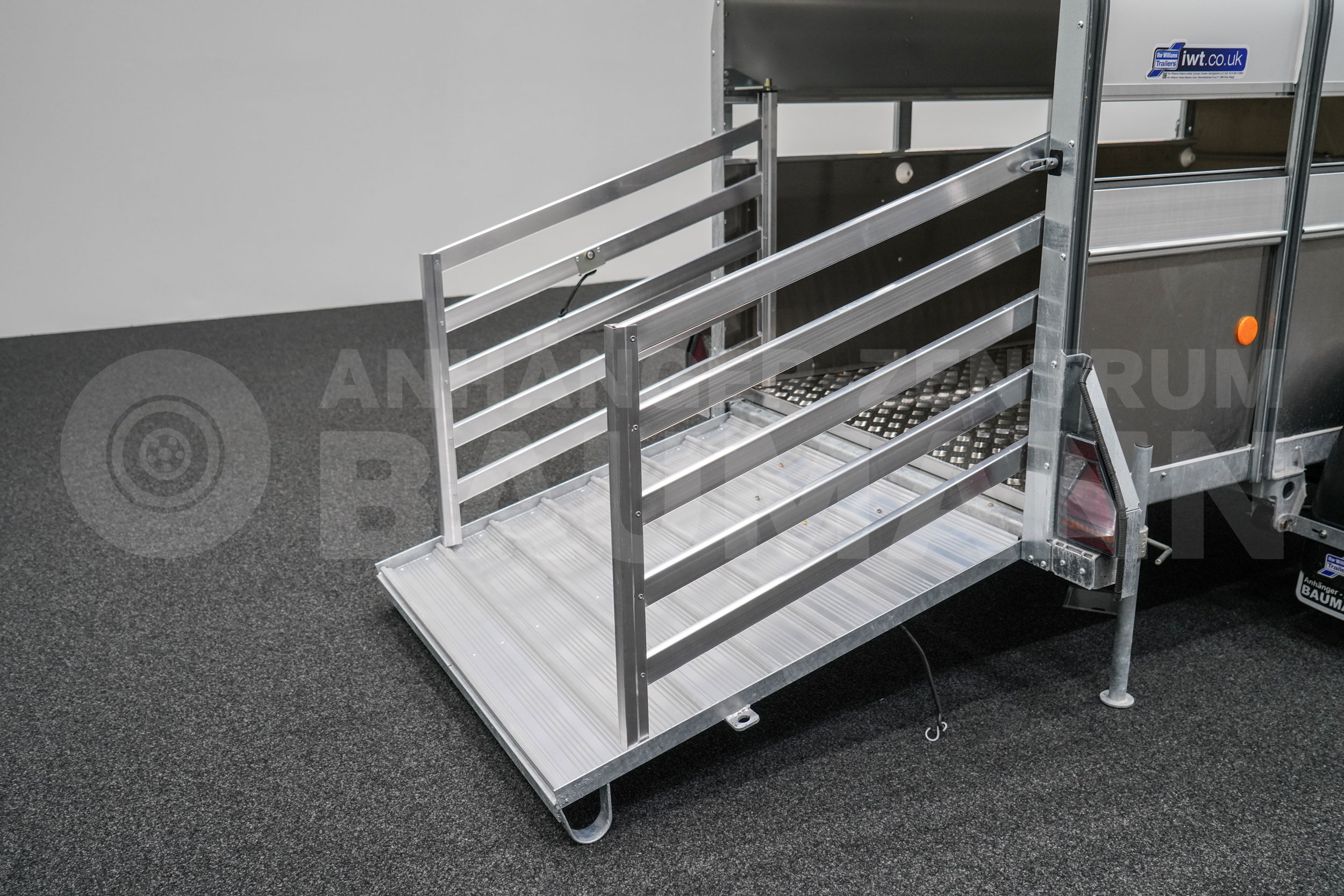 IFOR WILLIAMS P8G | 8x4 | 1400KG | STÜTZEN