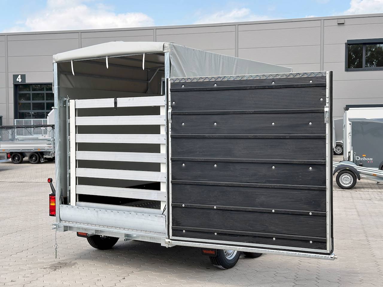 VEZEKO VT 2700 | RAMPE-/TÜR-KOMBI I ENTLADERAMPE I TREIBGITTER