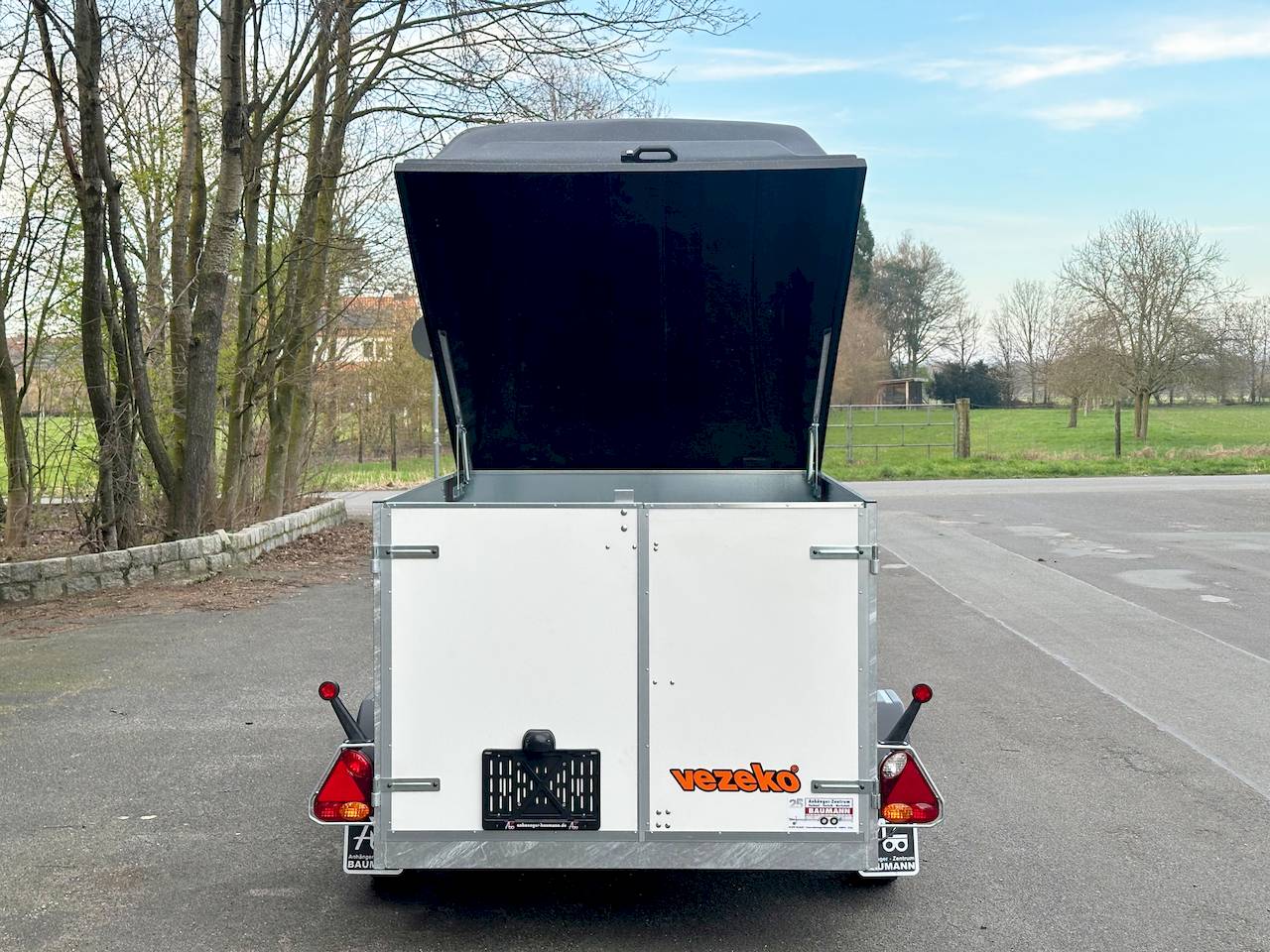 VEZEKO KART 2 | SILBER + SCHWARZ | GELBER AUFKLEBER