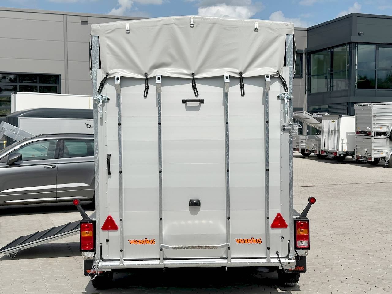 VEZEKO VT 2700 | RAMPE-/TÜR-KOMBI I ENTLADERAMPE I TREIBGITTER