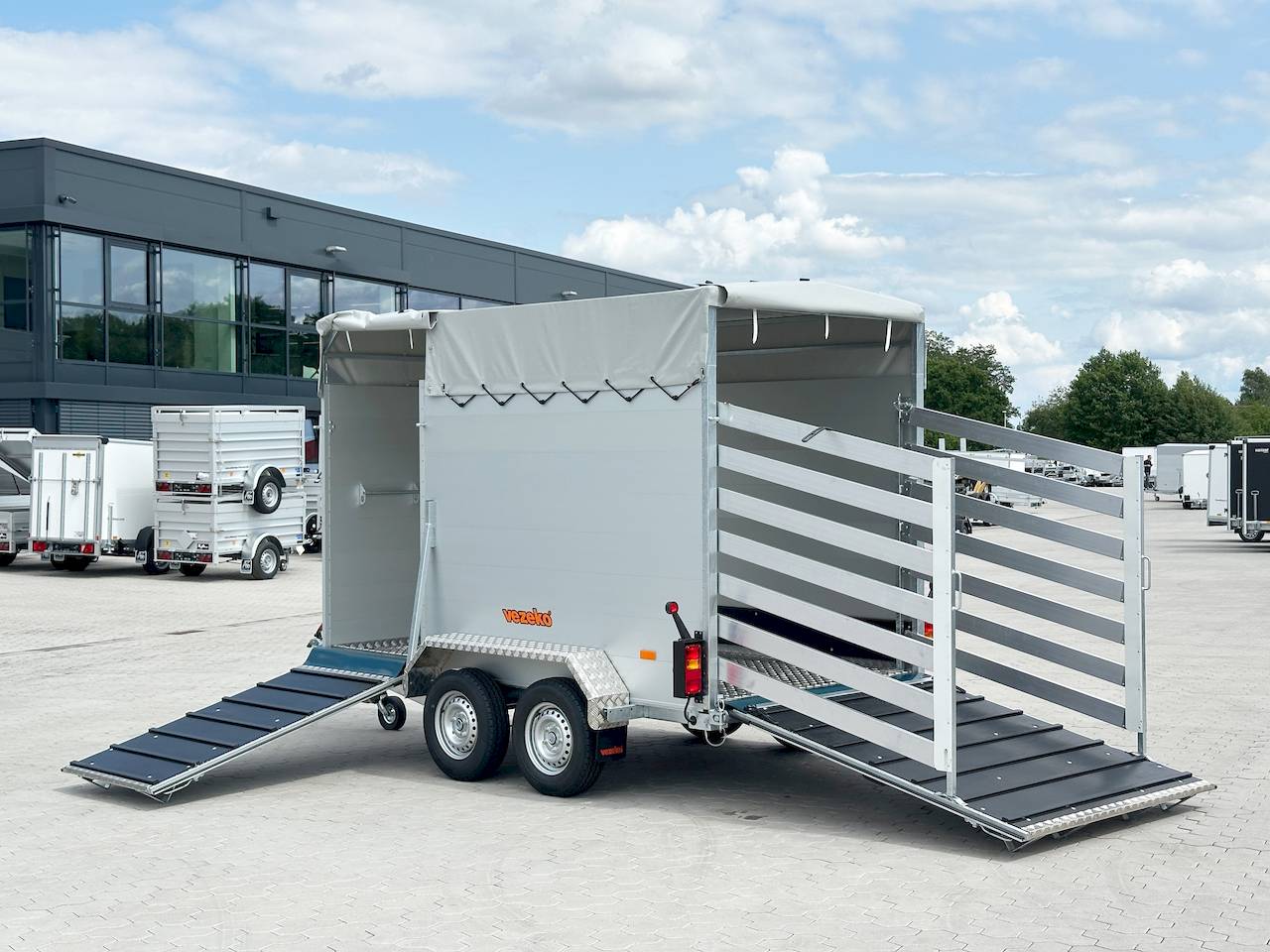 VEZEKO VT 2700 | RAMPE-/TÜR-KOMBI I ENTLADERAMPE I TREIBGITTER