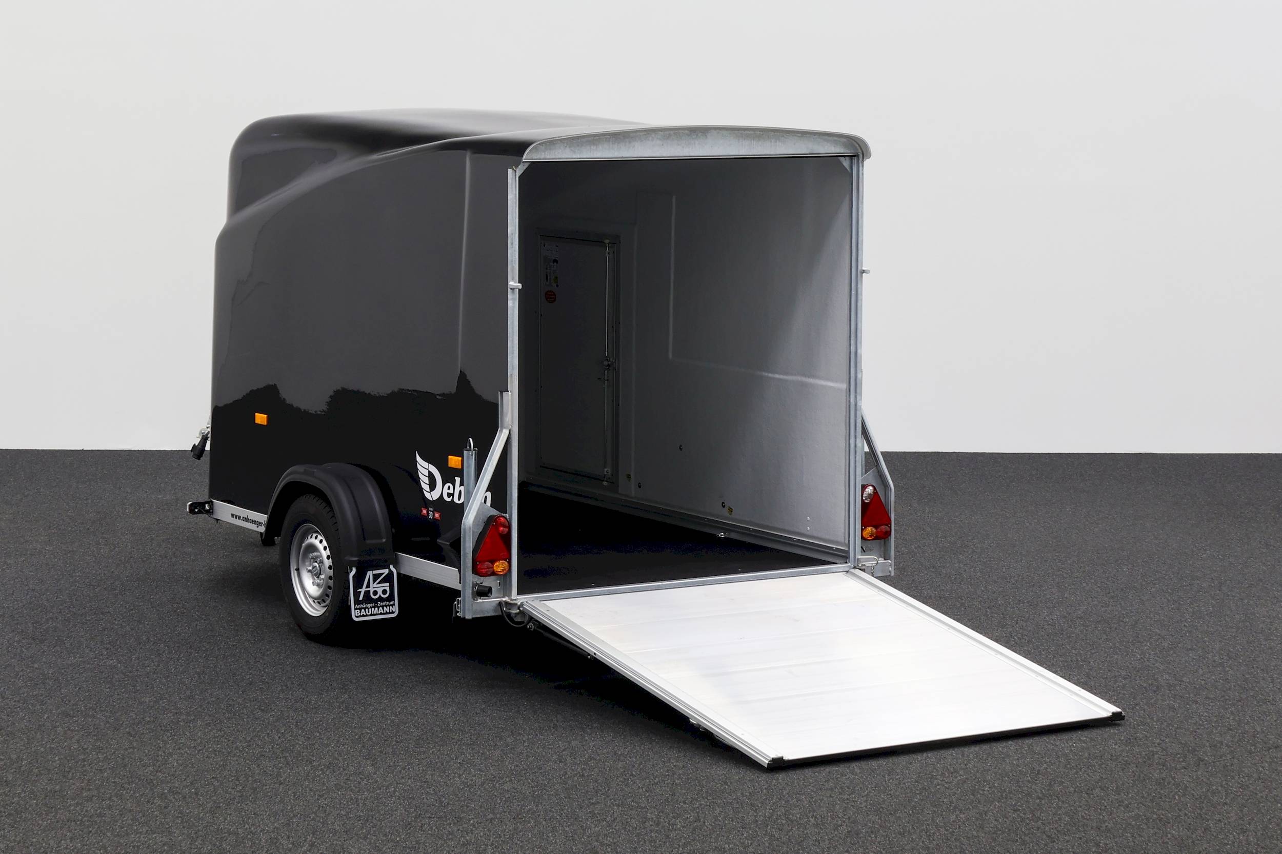 CHEVAL LIBERTE DEBON CARGO 1300