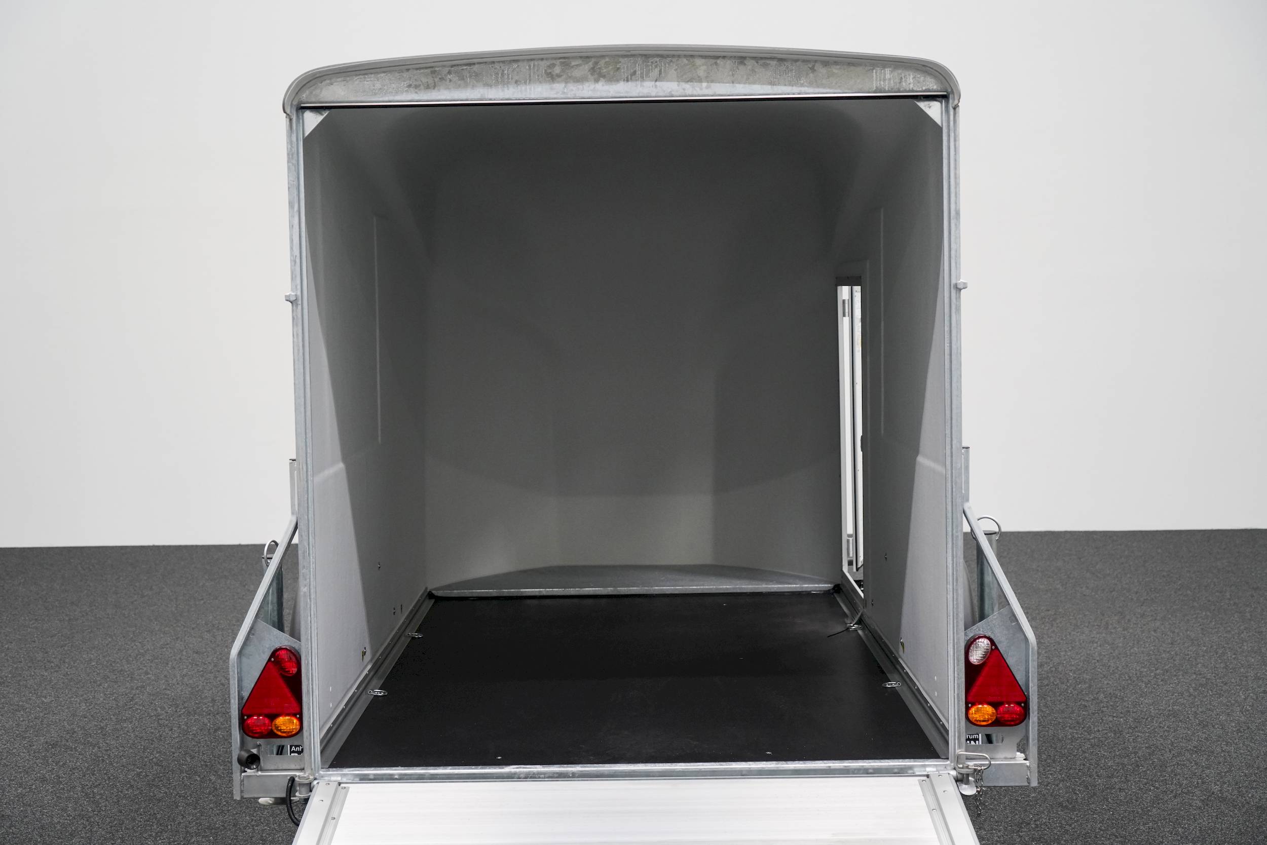 CHEVAL LIBERTE DEBON CARGO 1300