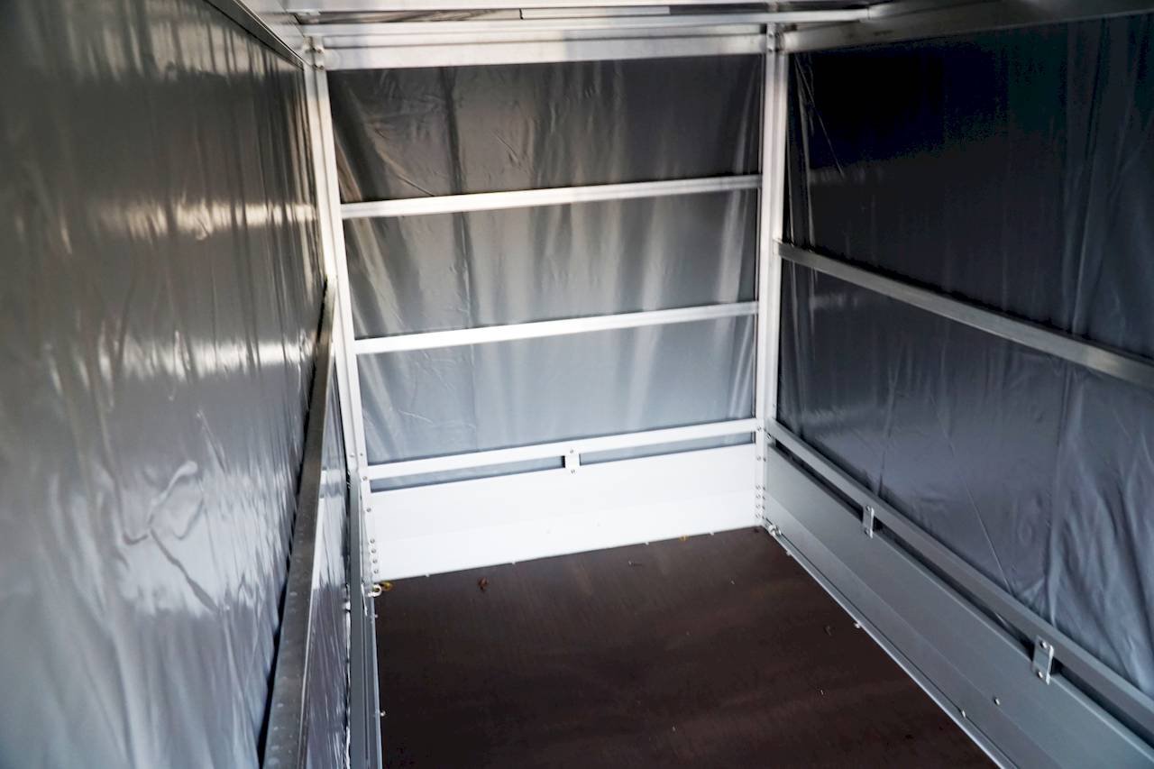 GESCHLOSSENER PLANENANHÄNGER - M - MIETEN